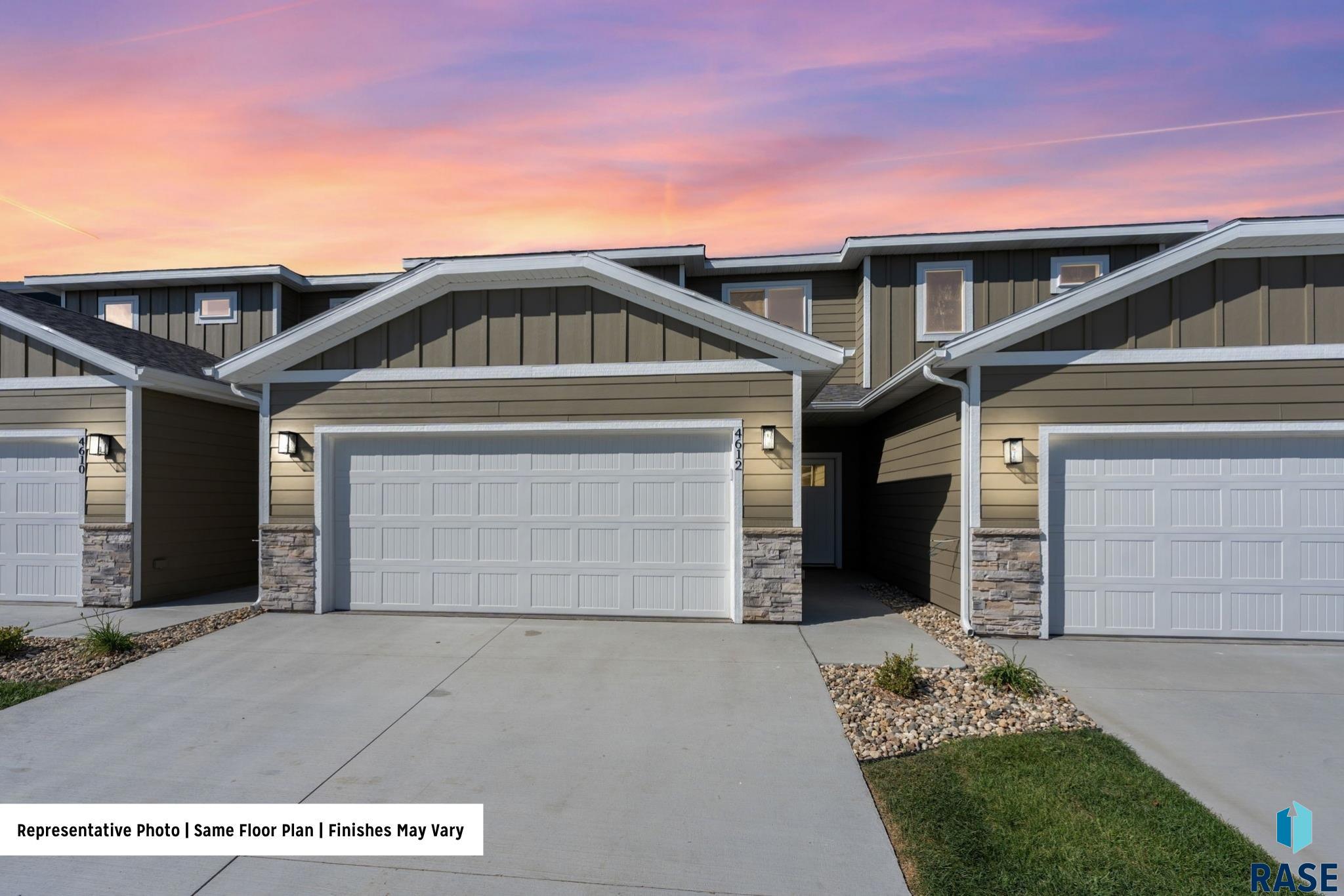 4614 E Whisper Ridge Pl, Sioux Falls