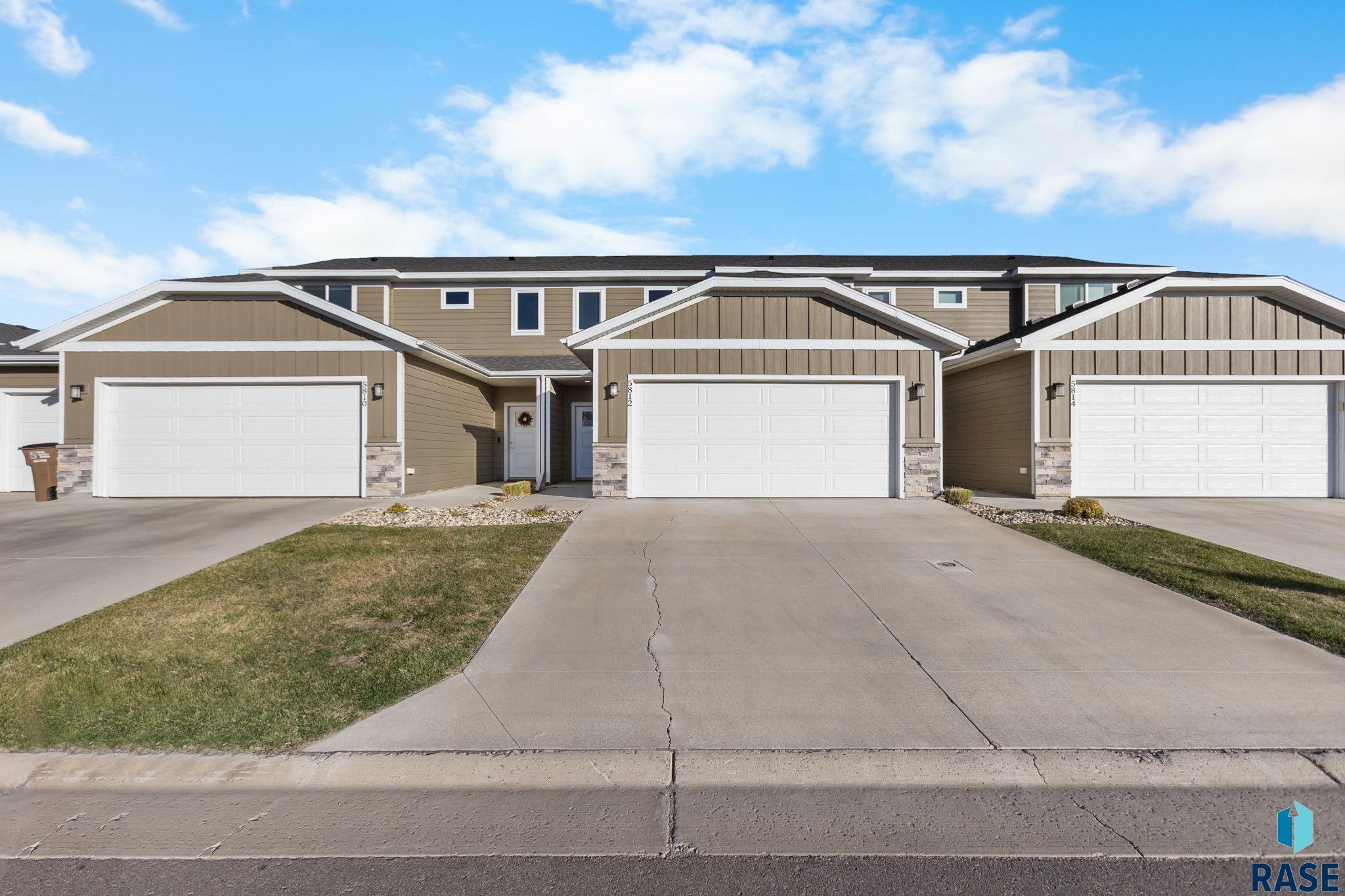 5812 Whisper Creek Pl, Sioux Falls