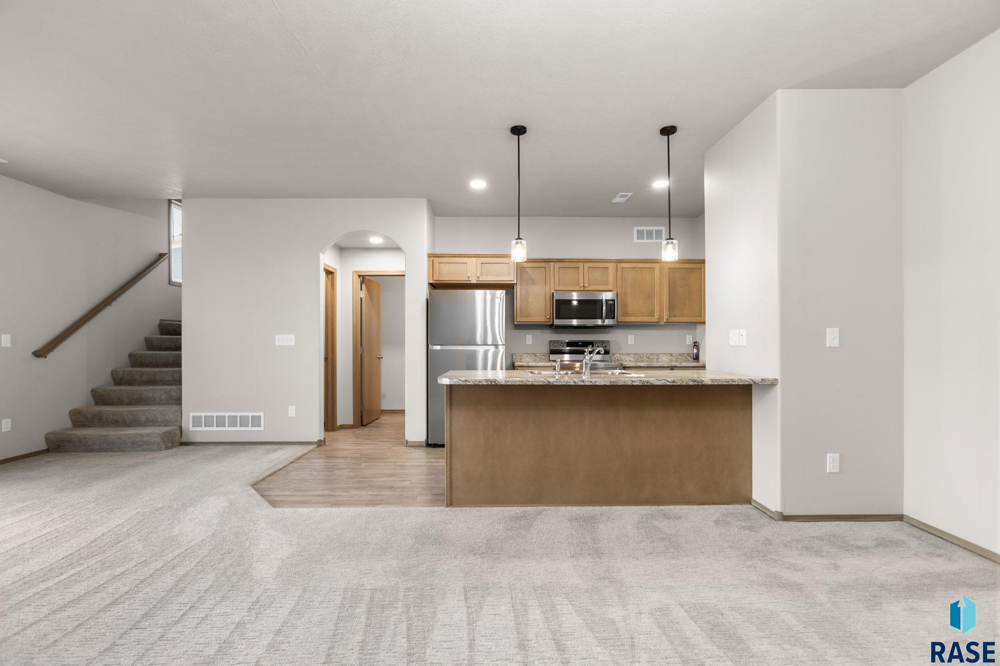 5812 Whisper Creek Pl, Sioux Falls