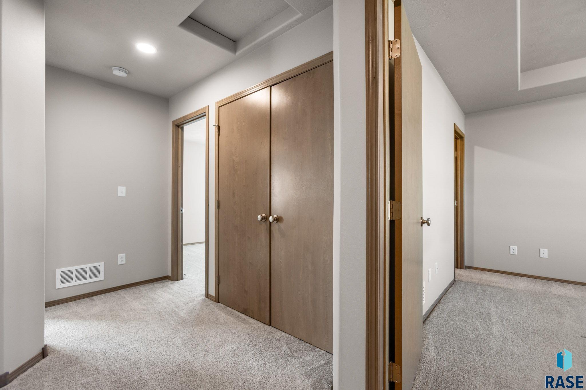 5812 Whisper Creek Pl, Sioux Falls