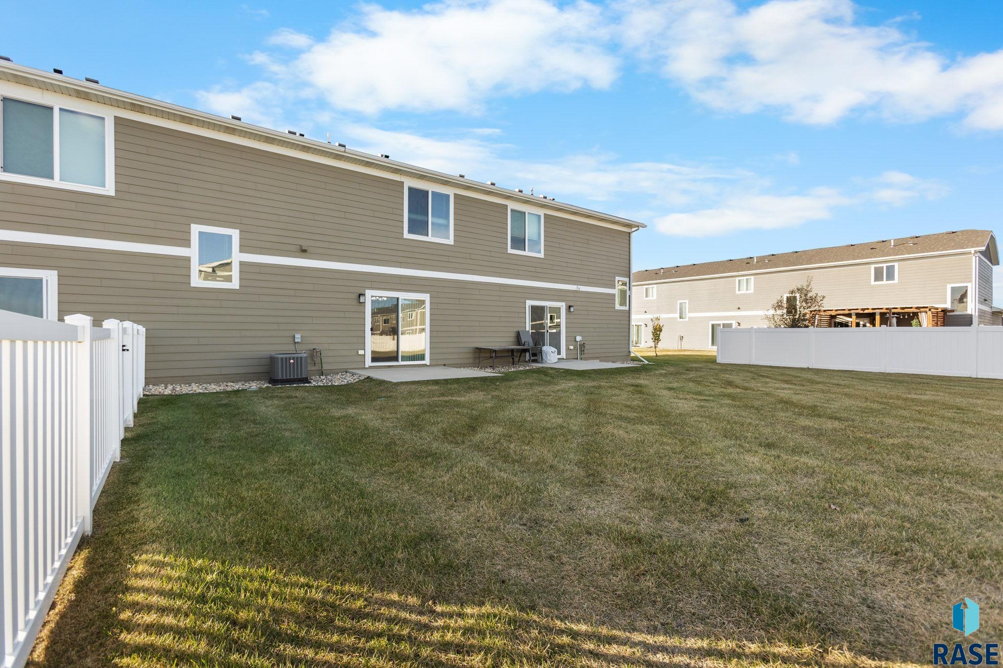 5812 Whisper Creek Pl, Sioux Falls