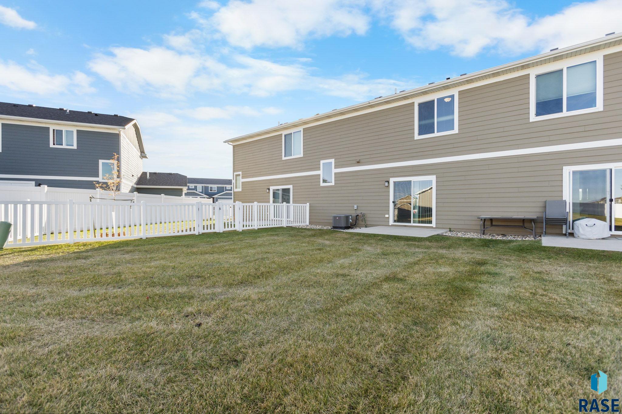 5812 Whisper Creek Pl, Sioux Falls