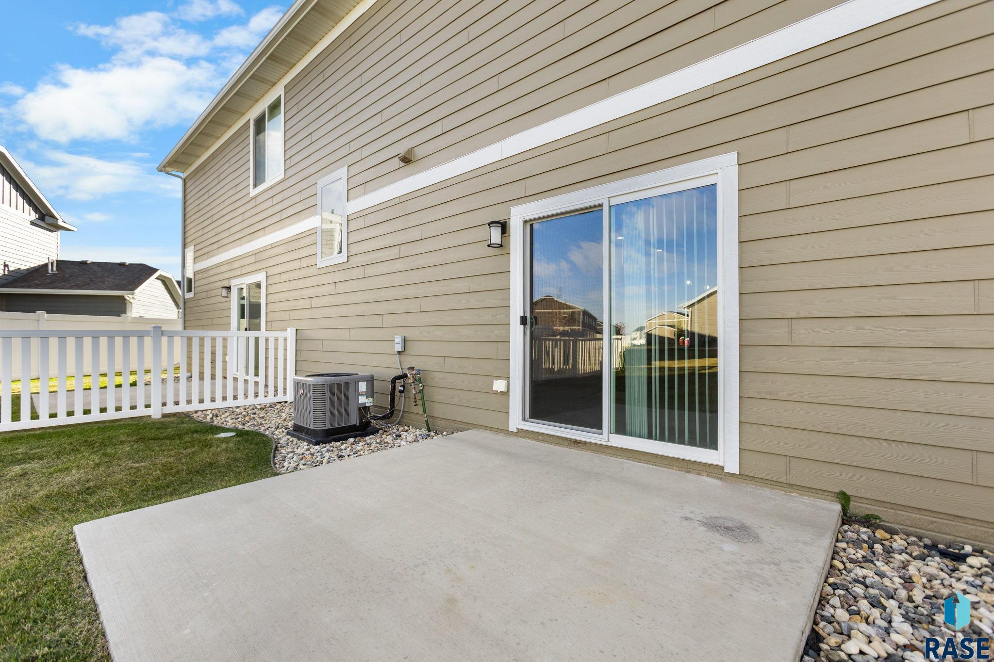 5812 Whisper Creek Pl, Sioux Falls