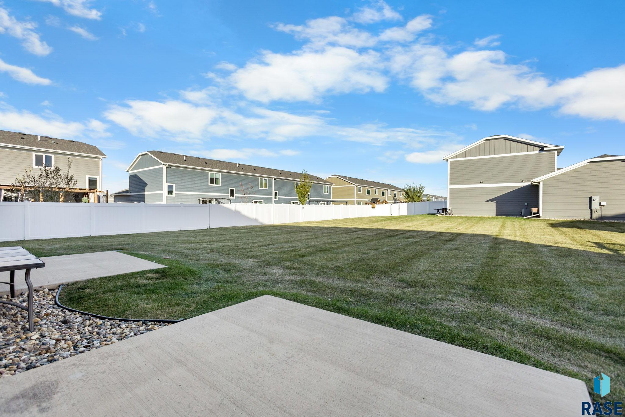 5812 Whisper Creek Pl, Sioux Falls