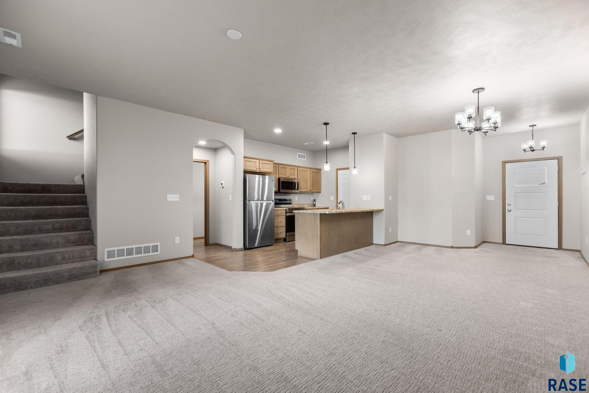 5812 Whisper Creek Pl, Sioux Falls