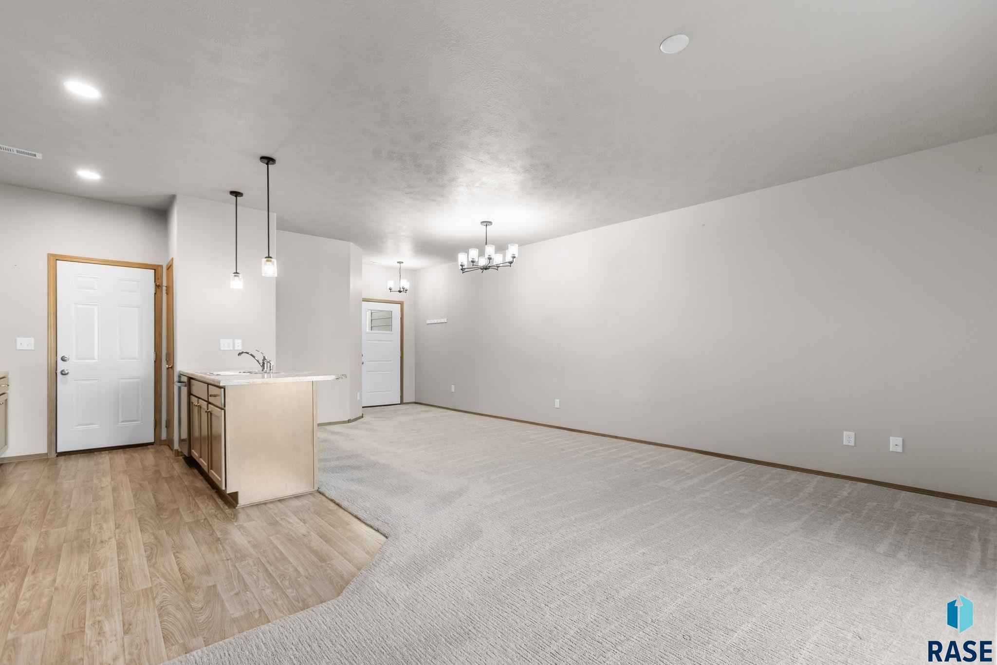 5812 Whisper Creek Pl, Sioux Falls