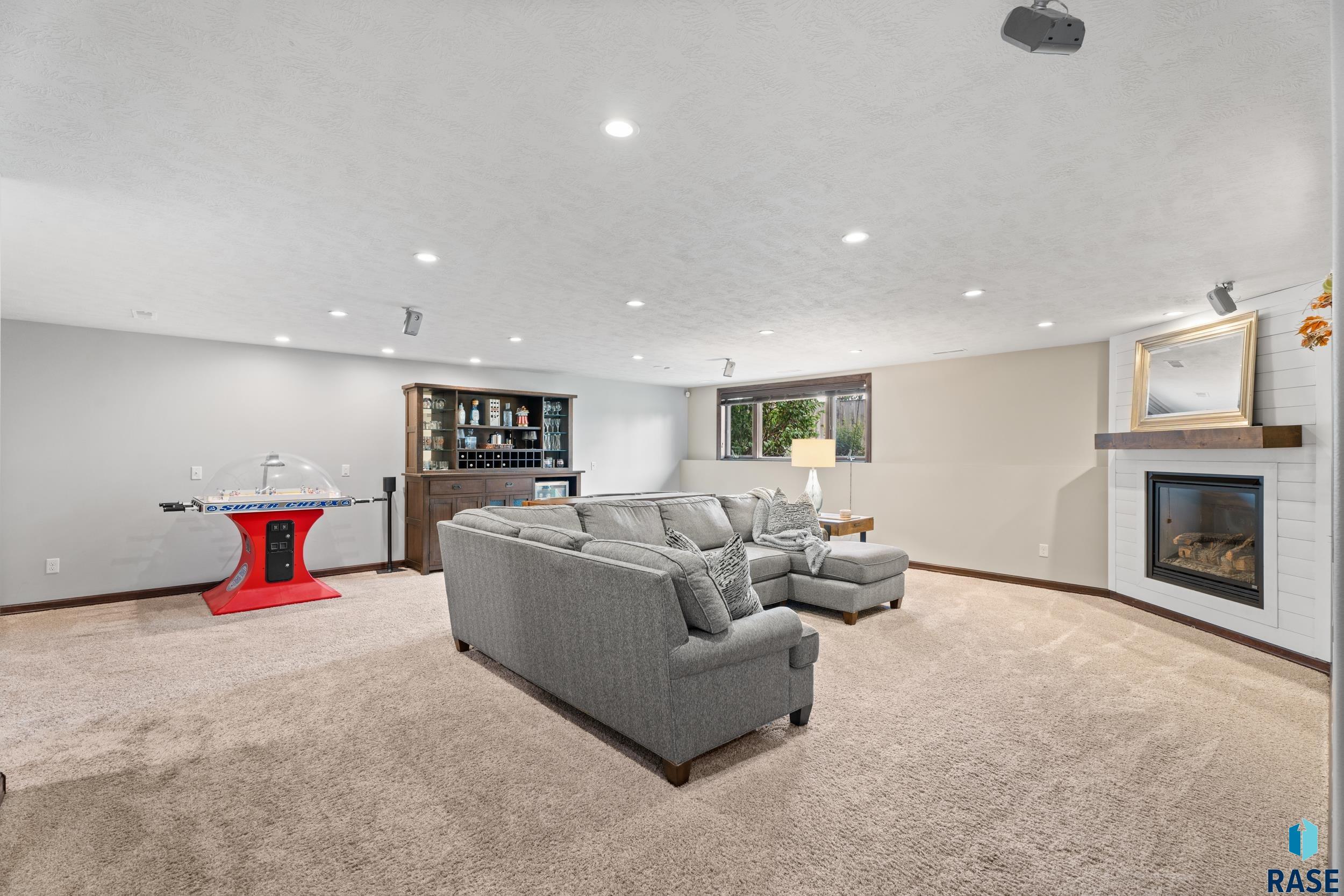 8012 Grass Creek Dr, Sioux Falls