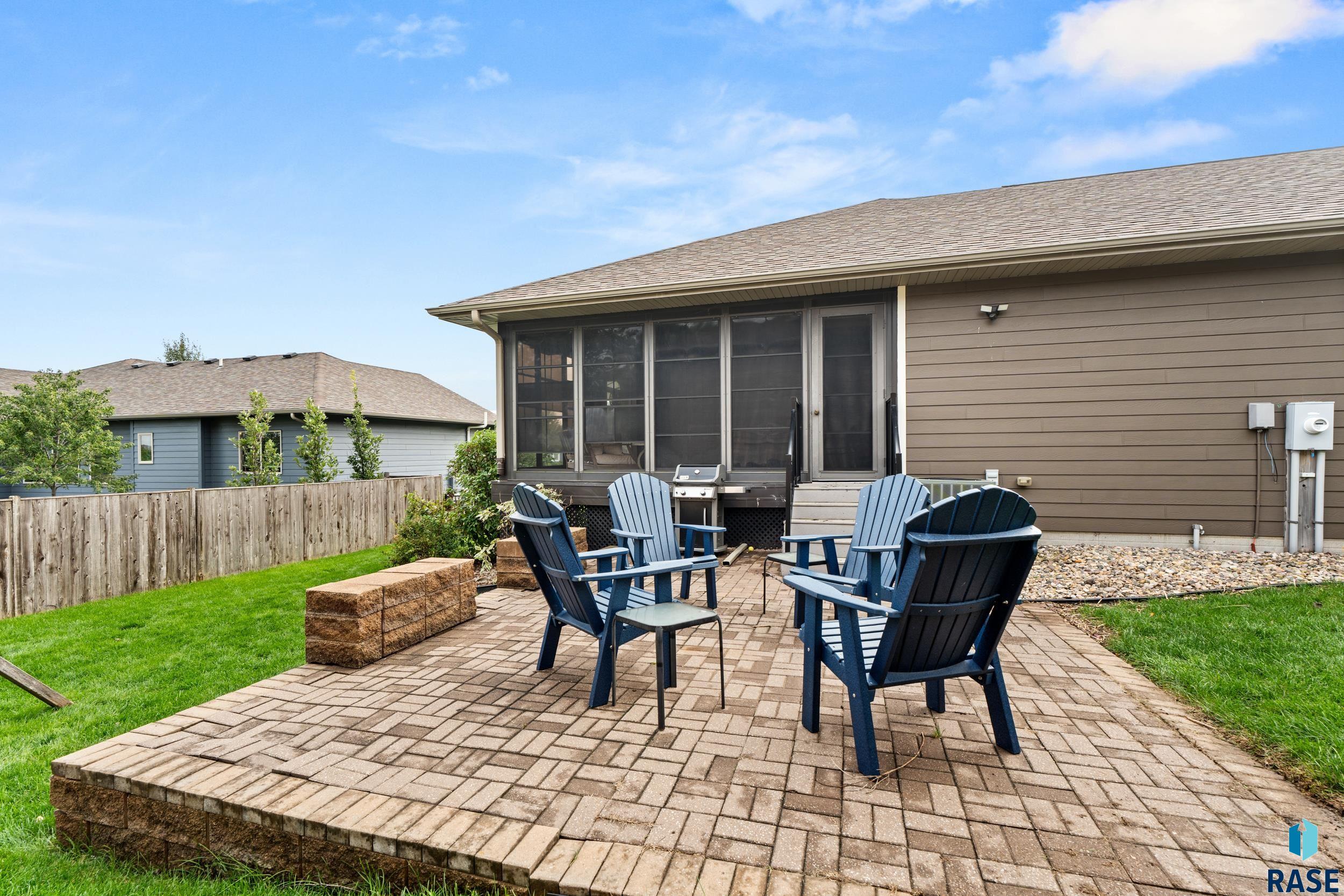 8012 Grass Creek Dr, Sioux Falls