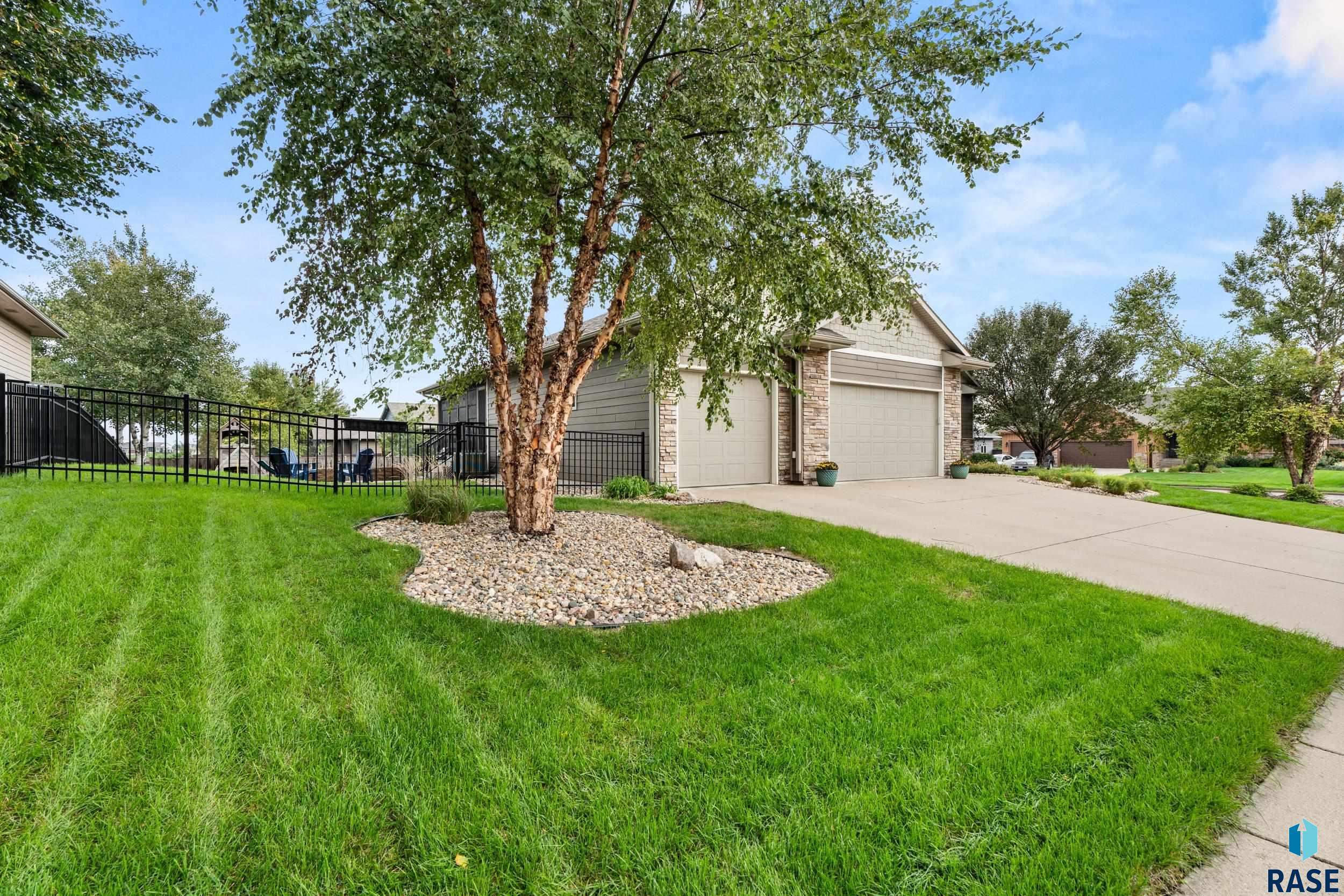 8012 Grass Creek Dr, Sioux Falls