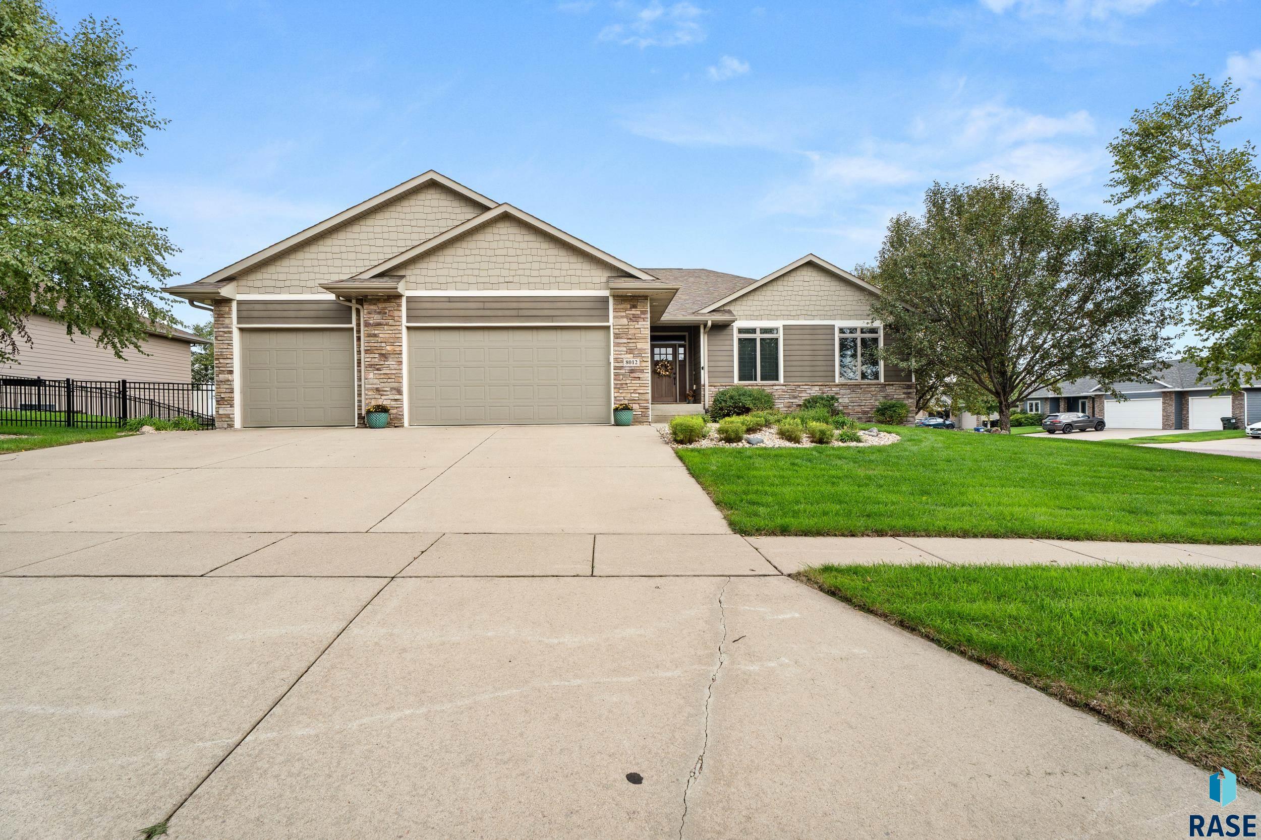 8012 Grass Creek Dr, Sioux Falls