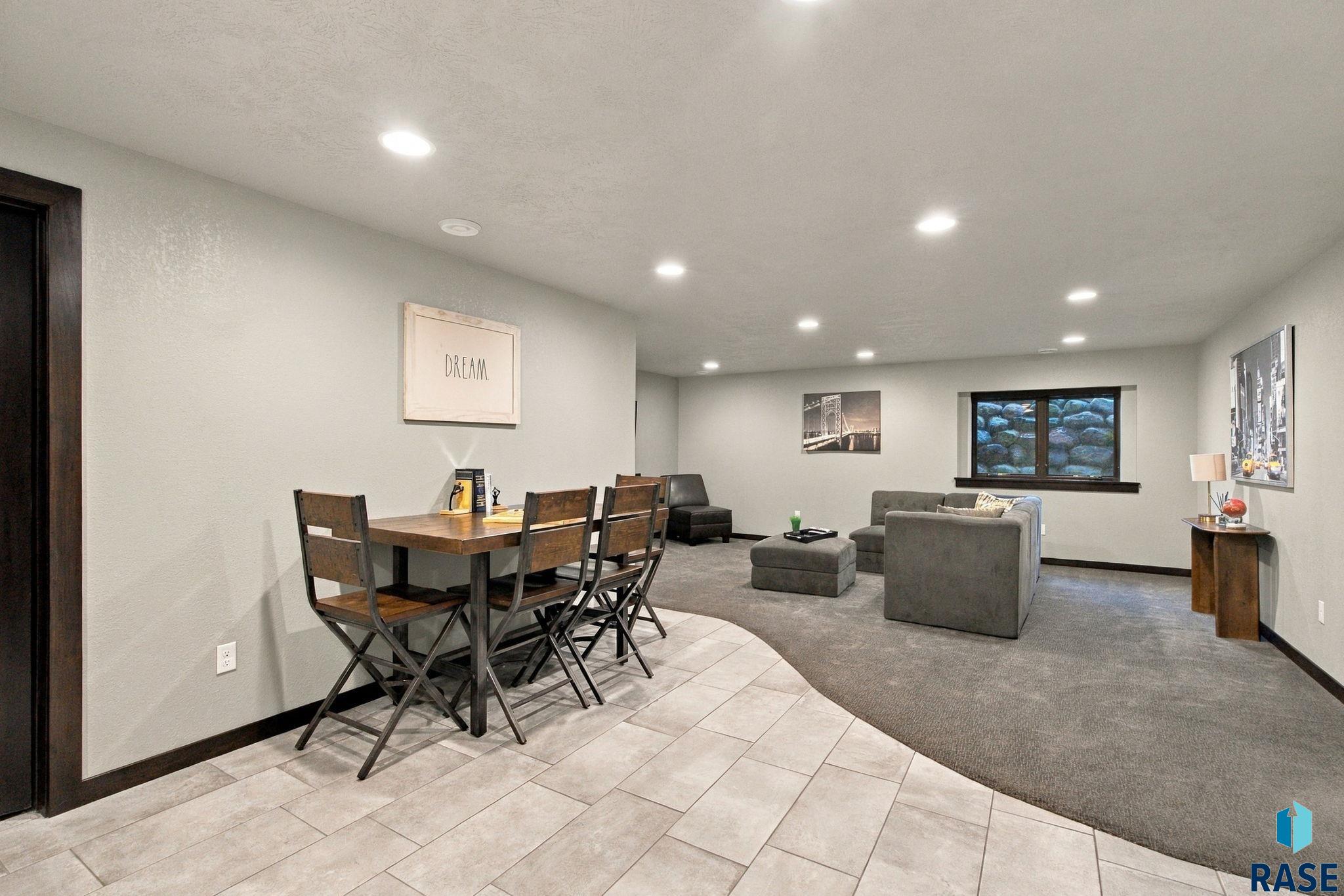 7601 Ridgestone Dr, Sioux Falls