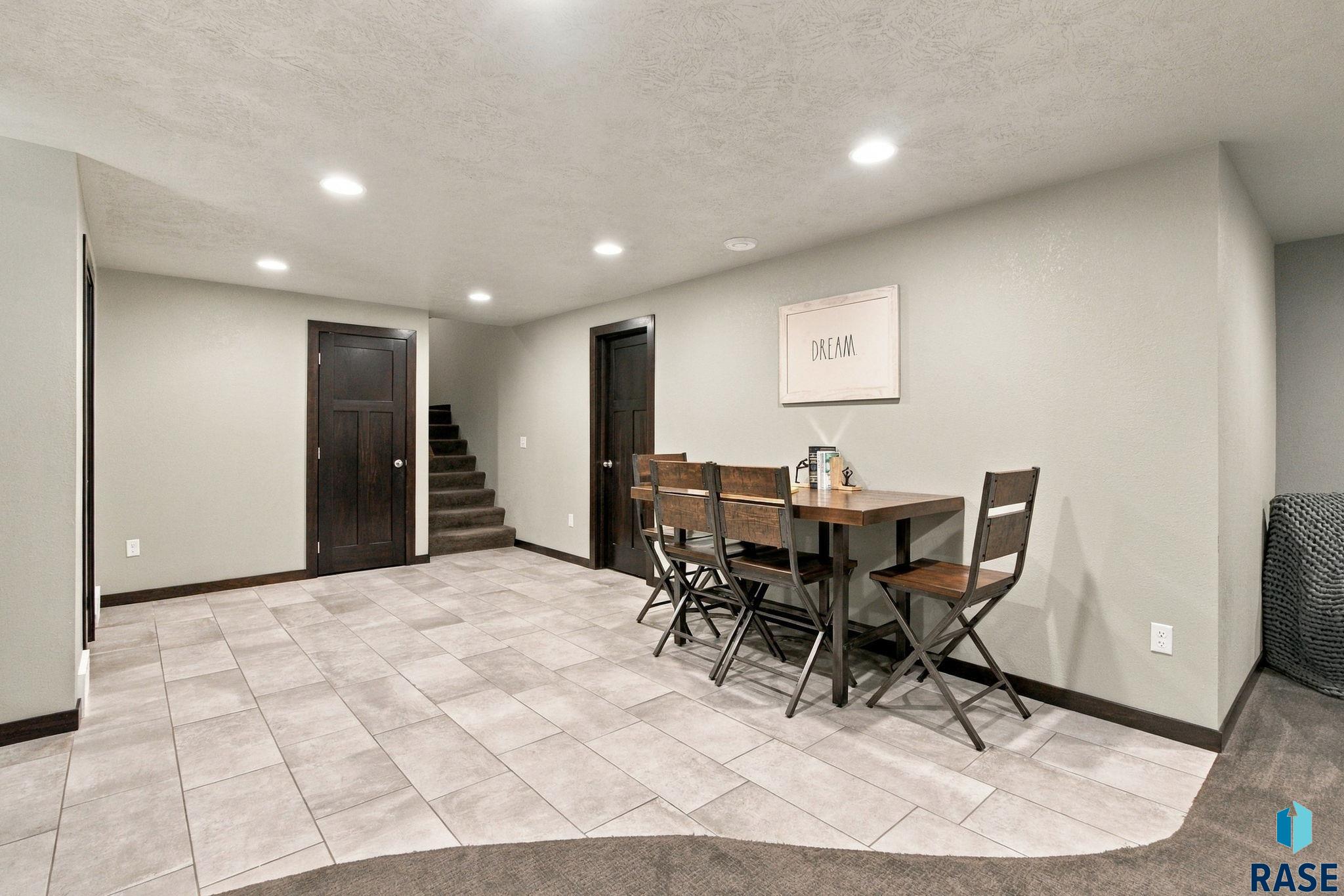 7601 Ridgestone Dr, Sioux Falls