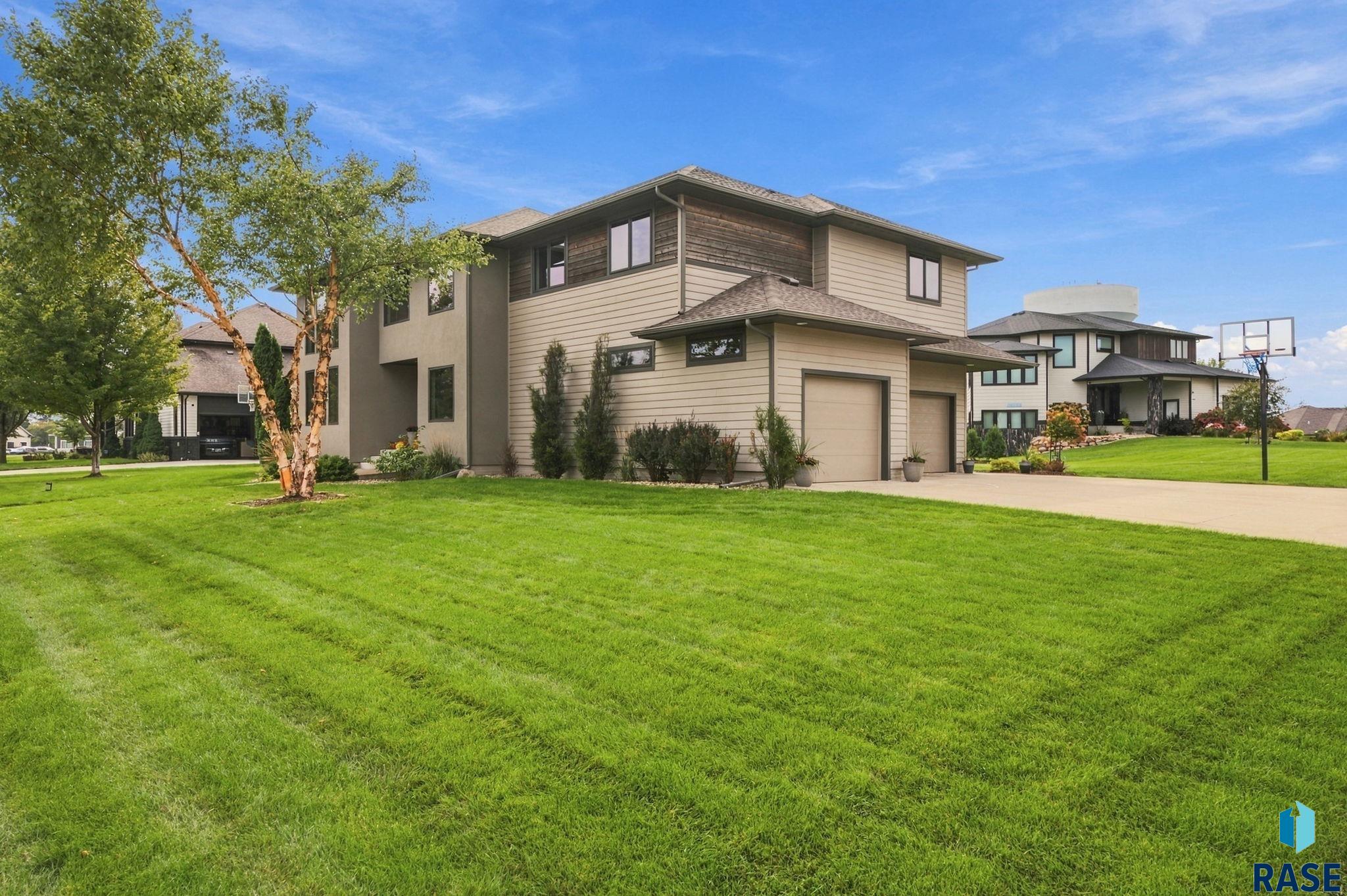 7601 Ridgestone Dr, Sioux Falls