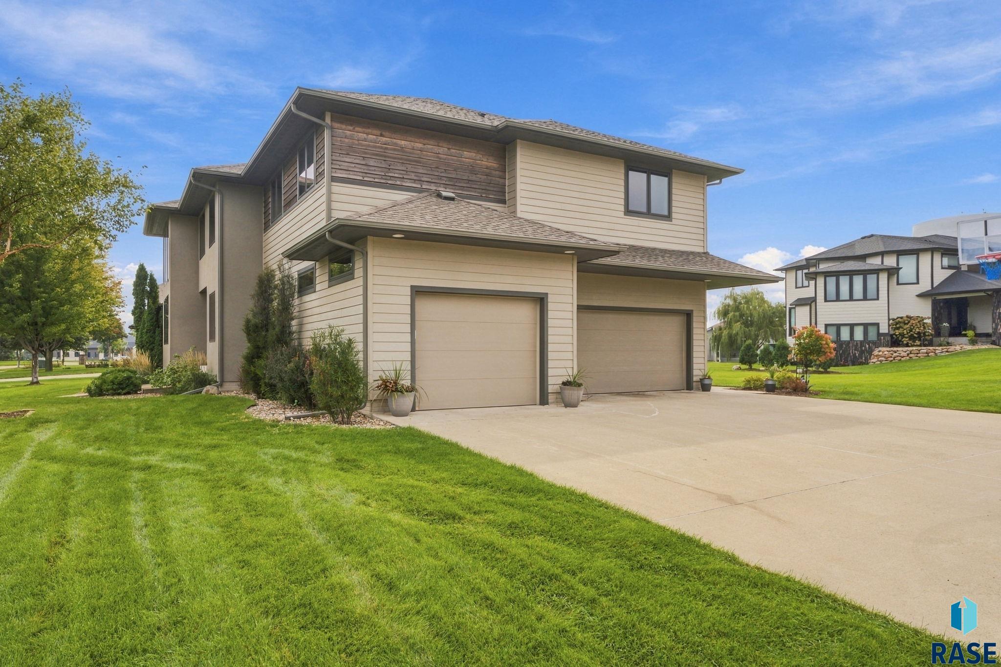 7601 Ridgestone Dr, Sioux Falls