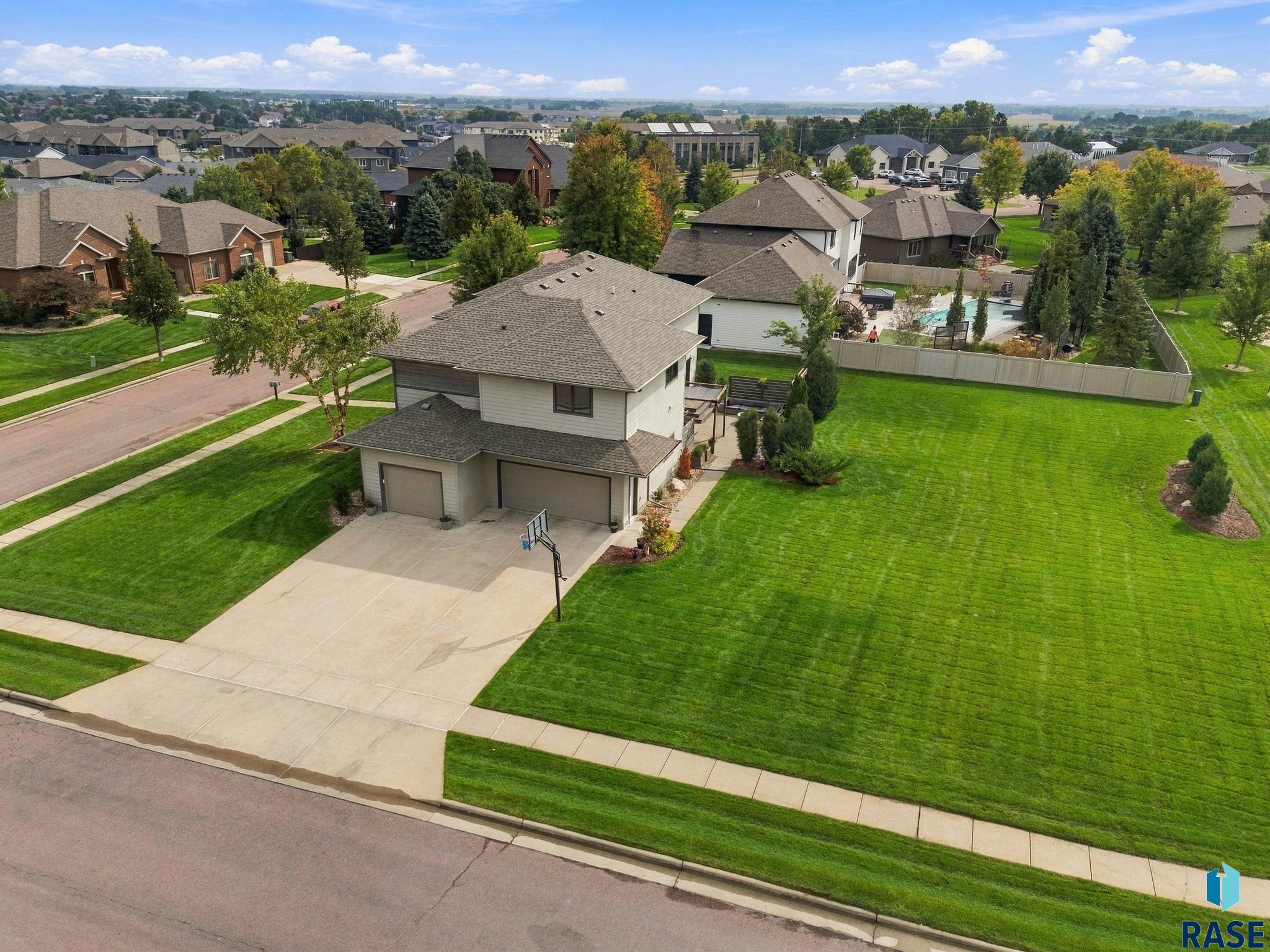 7601 Ridgestone Dr, Sioux Falls