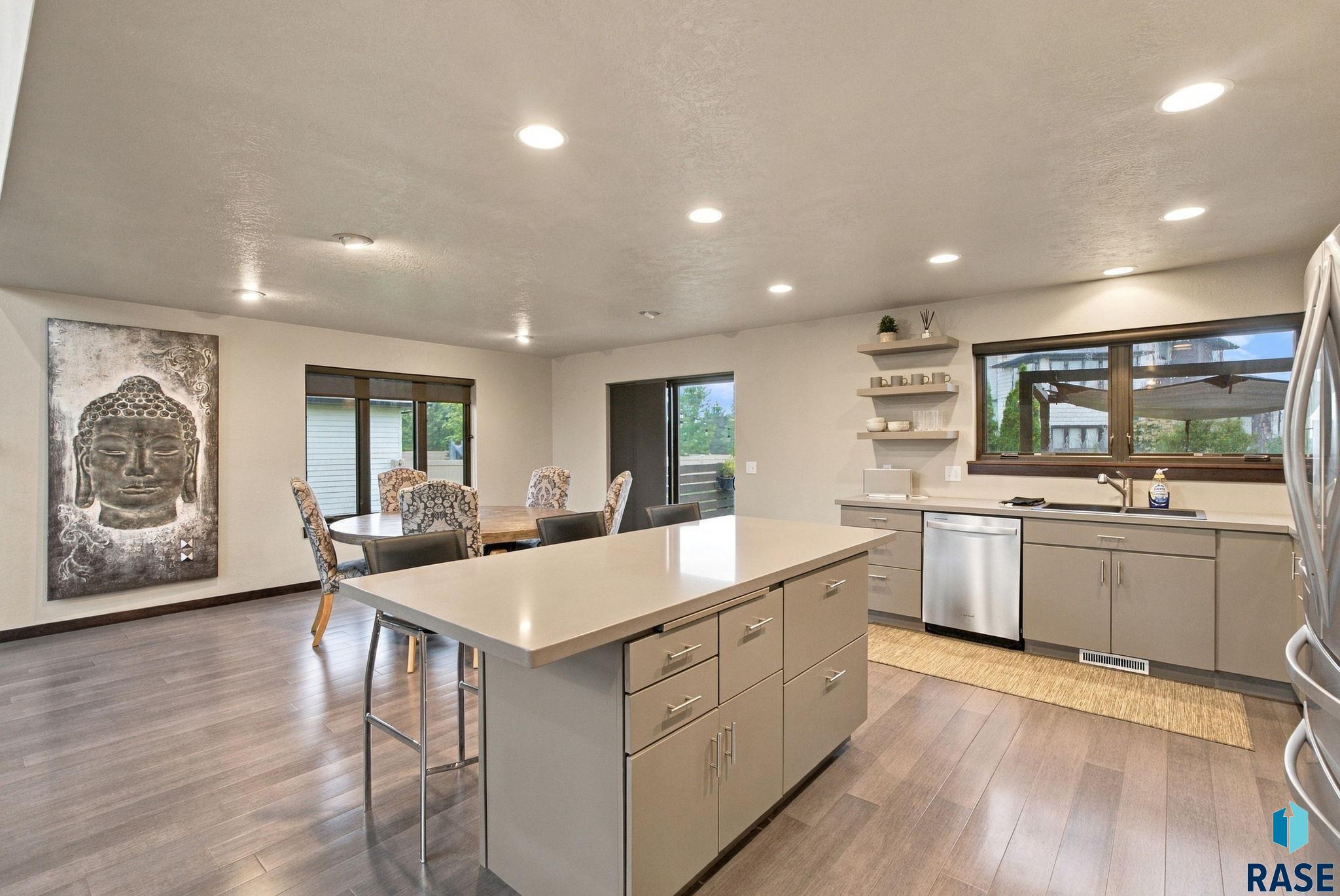 7601 Ridgestone Dr, Sioux Falls
