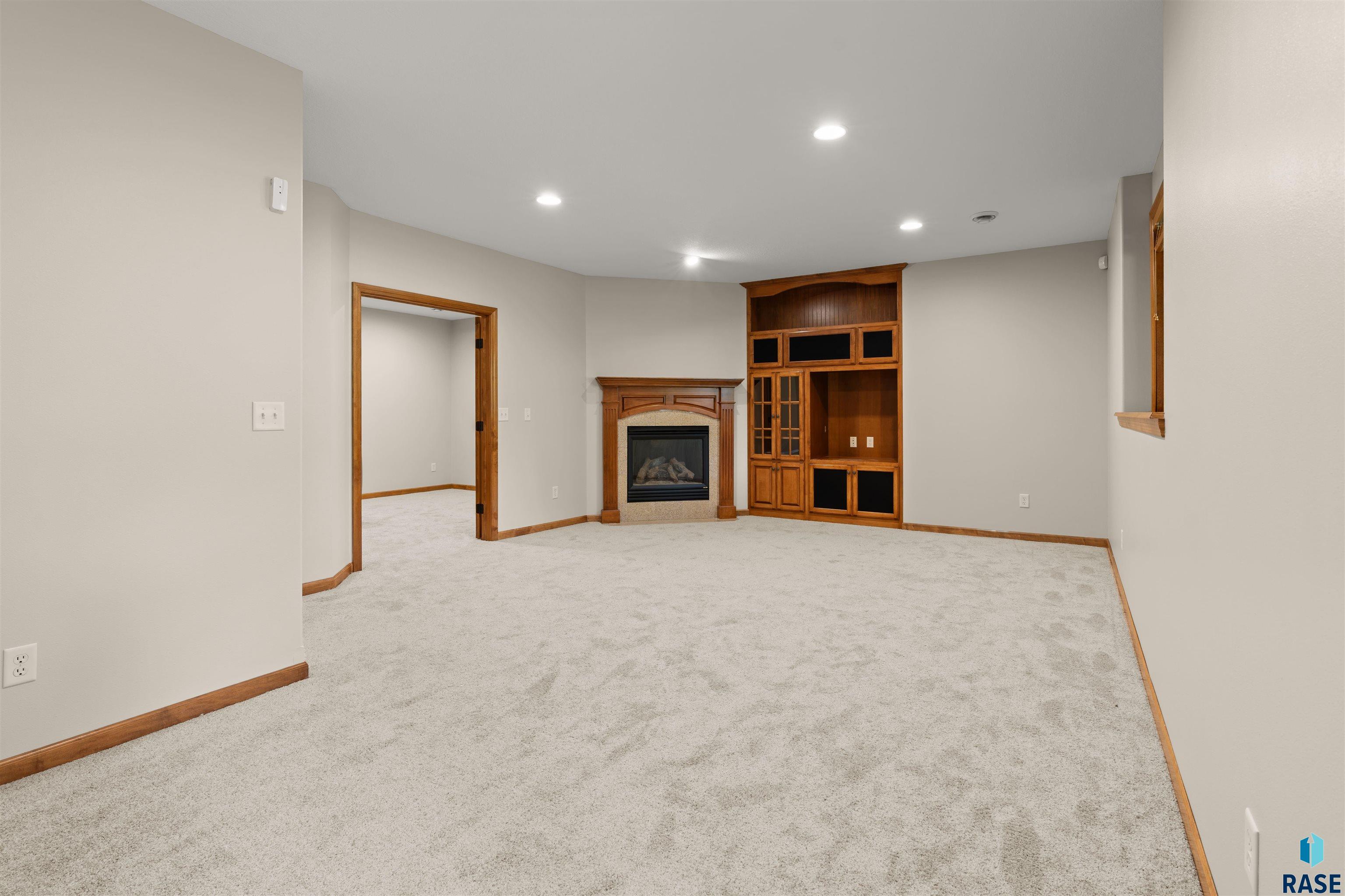 5800 Shadow Ridge Ave, Sioux Falls