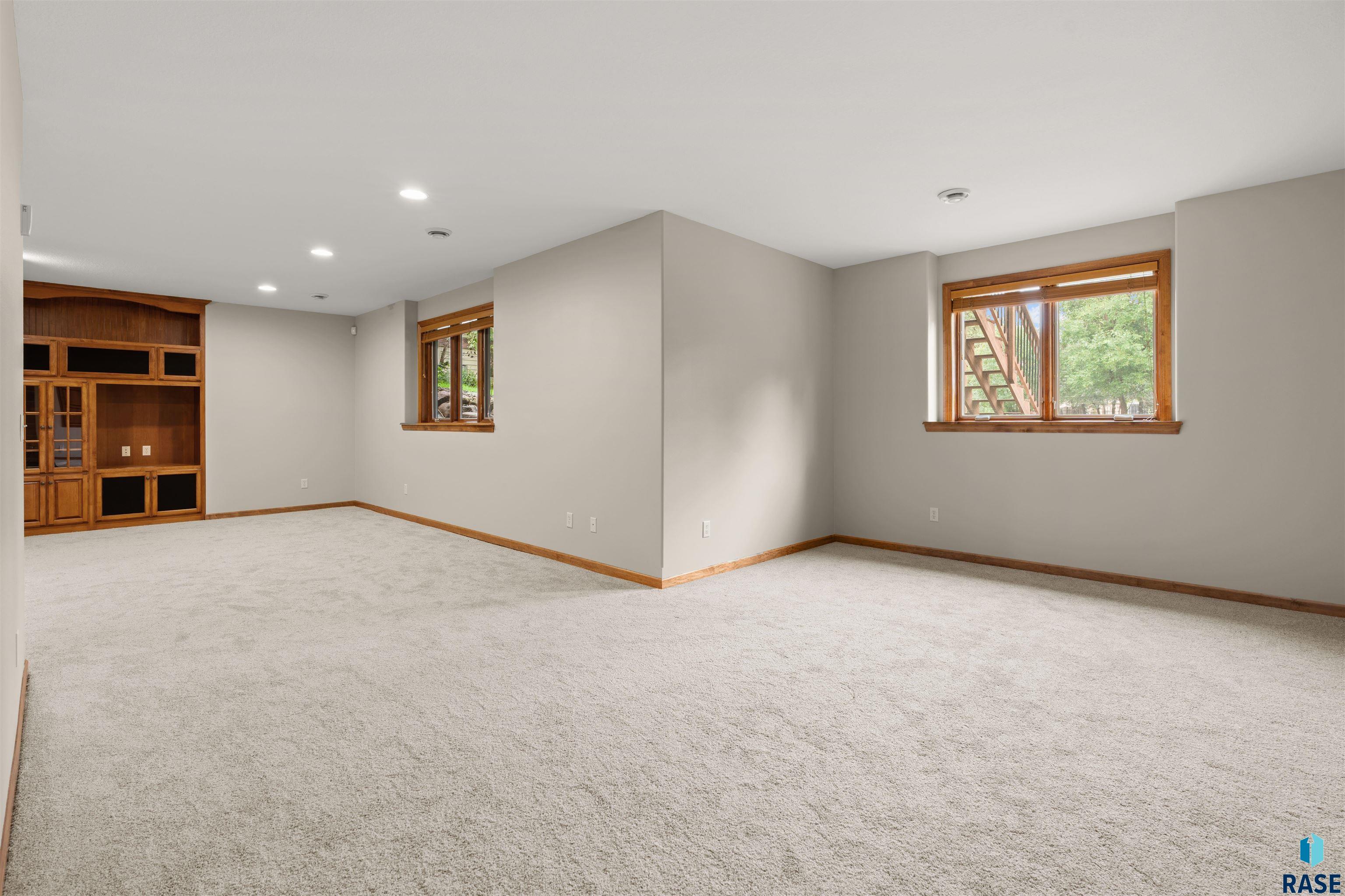 5800 Shadow Ridge Ave, Sioux Falls