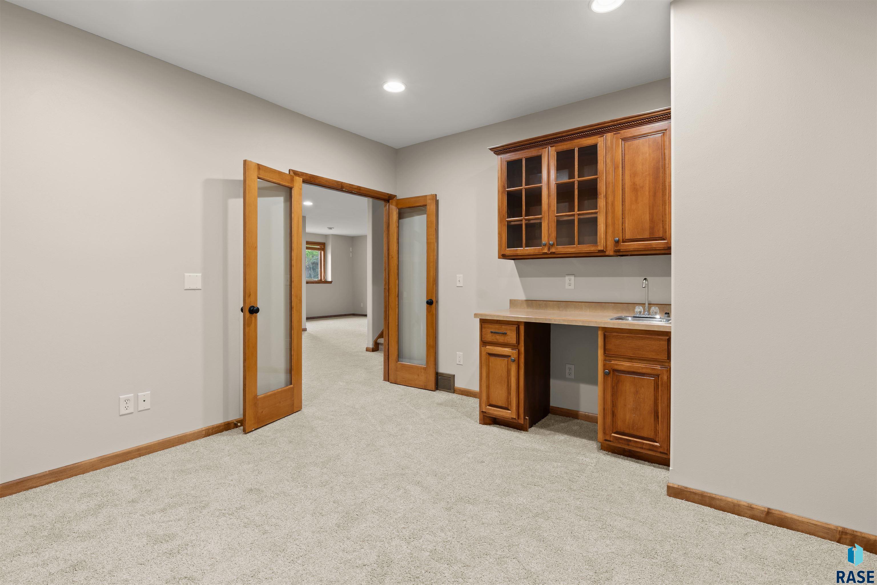 5800 Shadow Ridge Ave, Sioux Falls