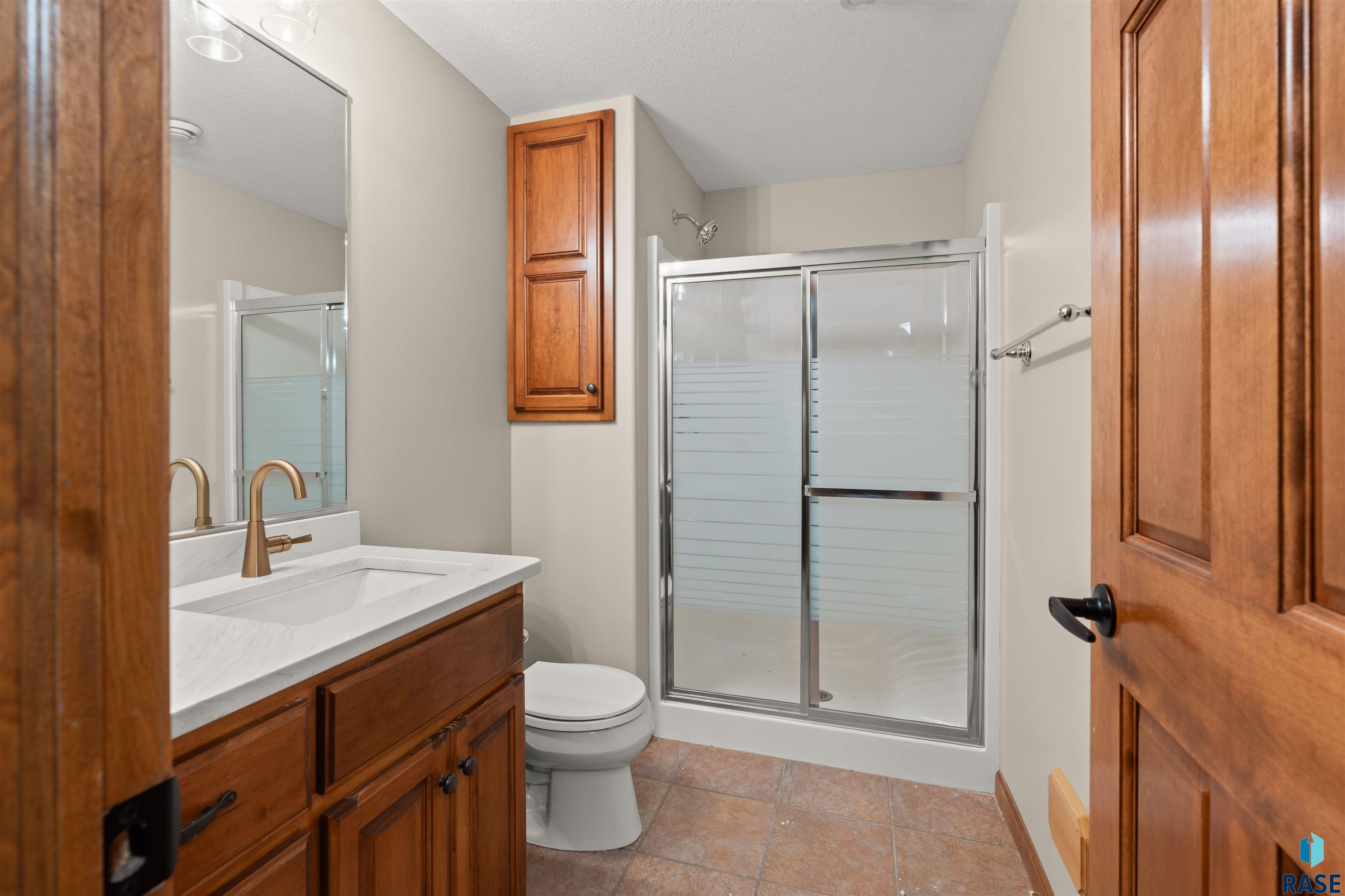 5800 Shadow Ridge Ave, Sioux Falls