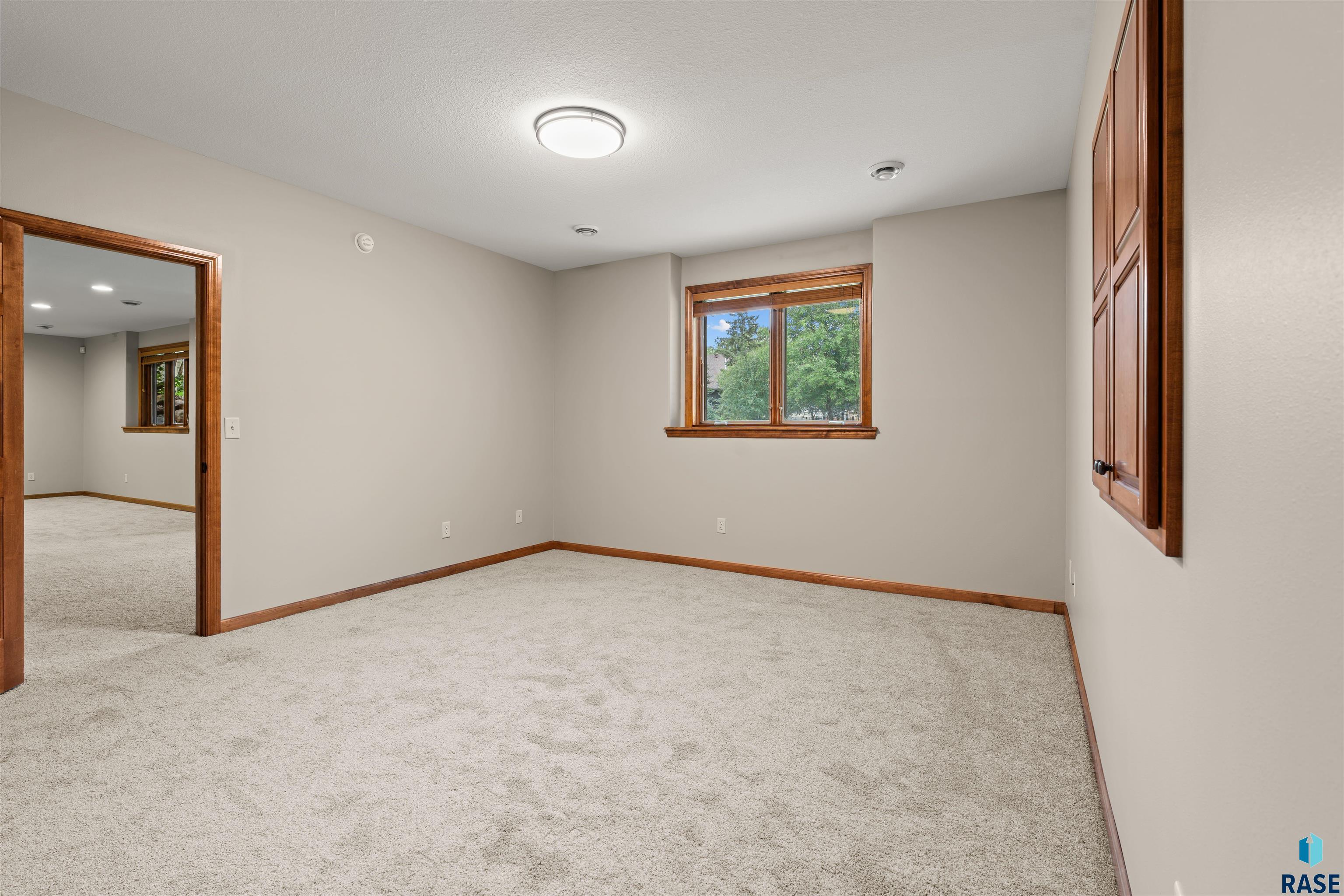 5800 Shadow Ridge Ave, Sioux Falls