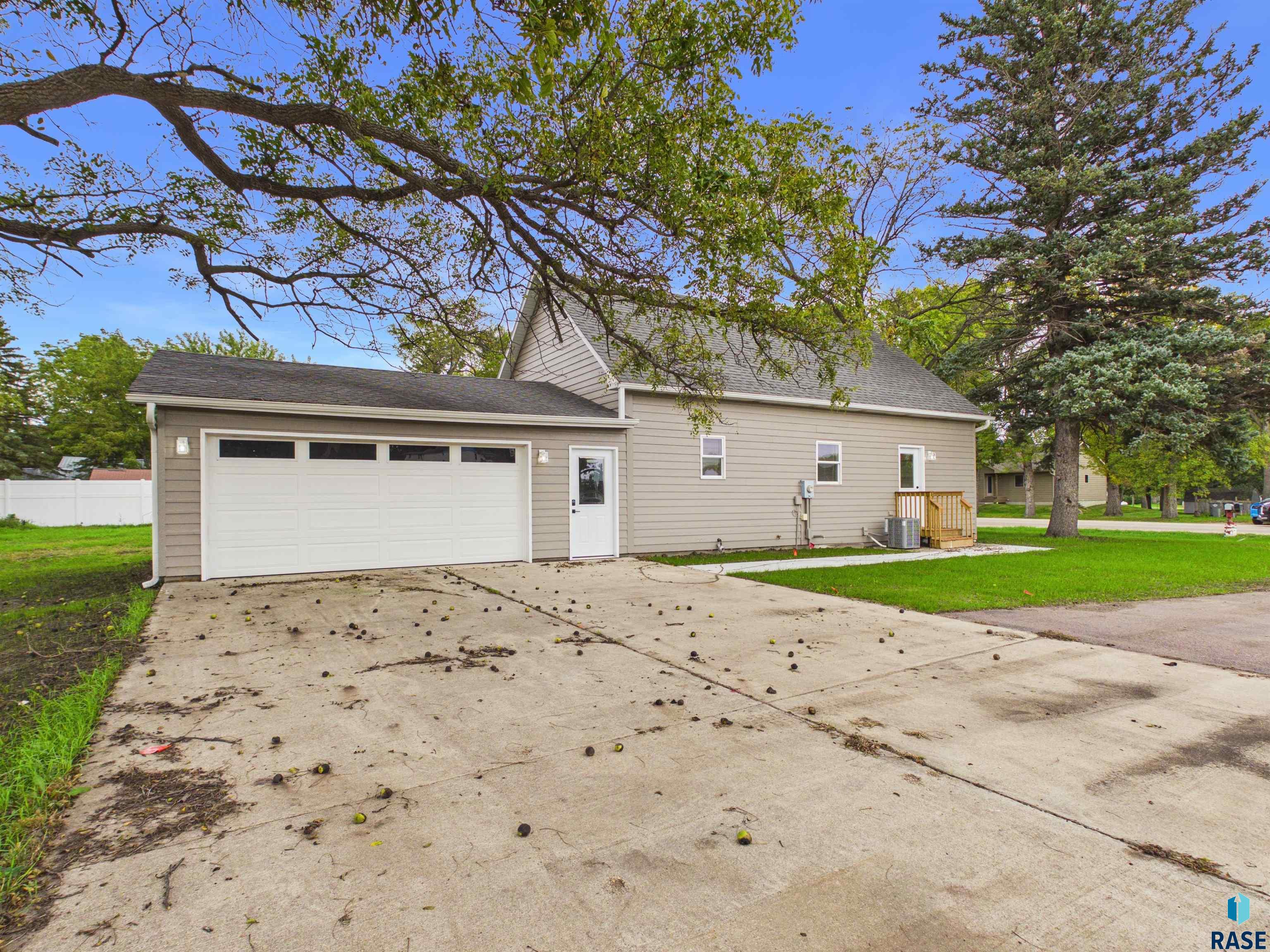 225 S Main Ave, Colman