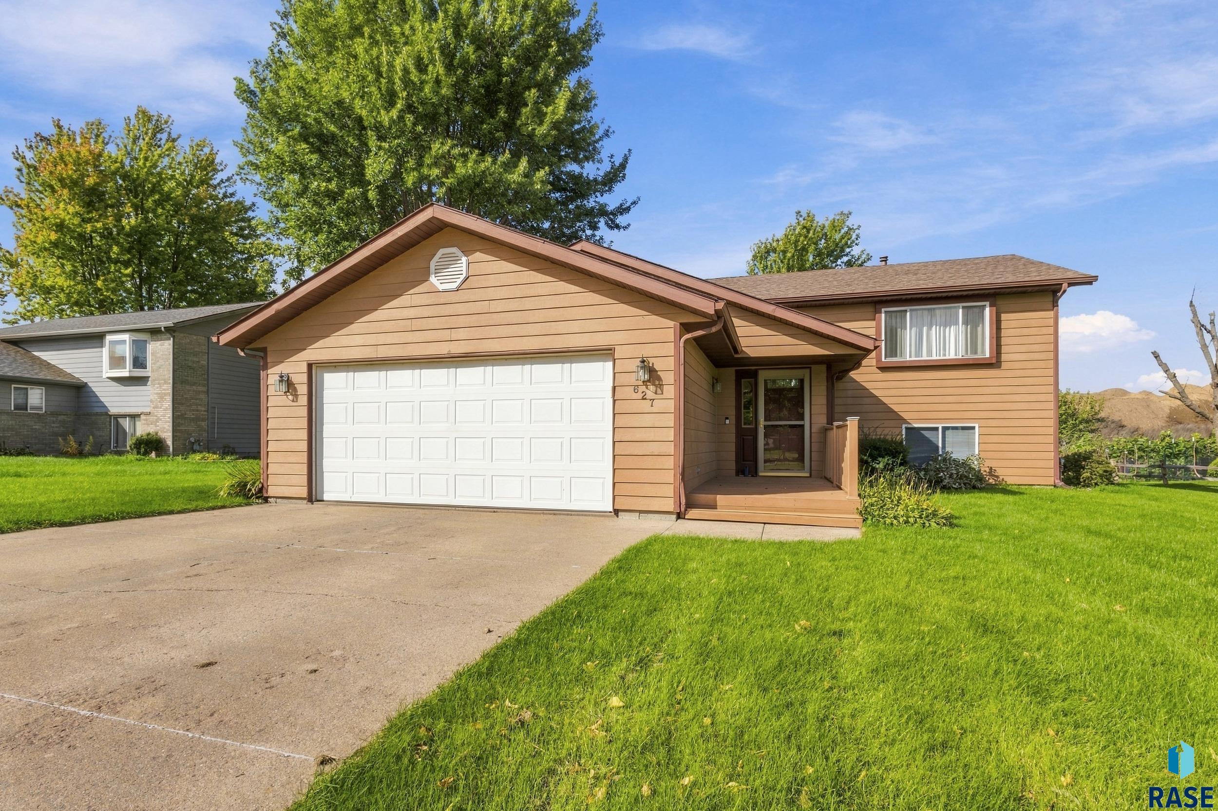627 N Solar Dr, Sioux Falls