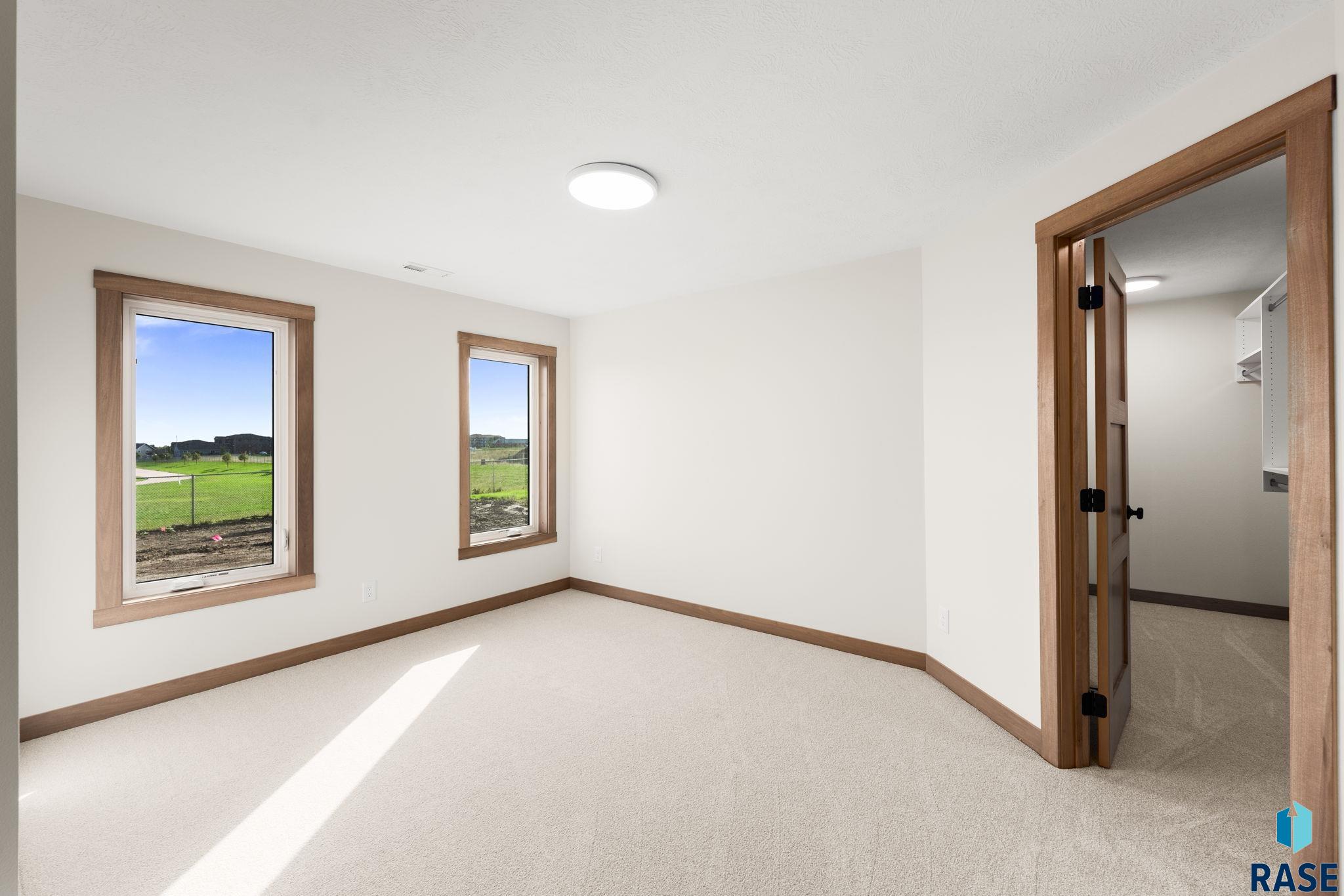 6413 Fieldview St, Sioux Falls