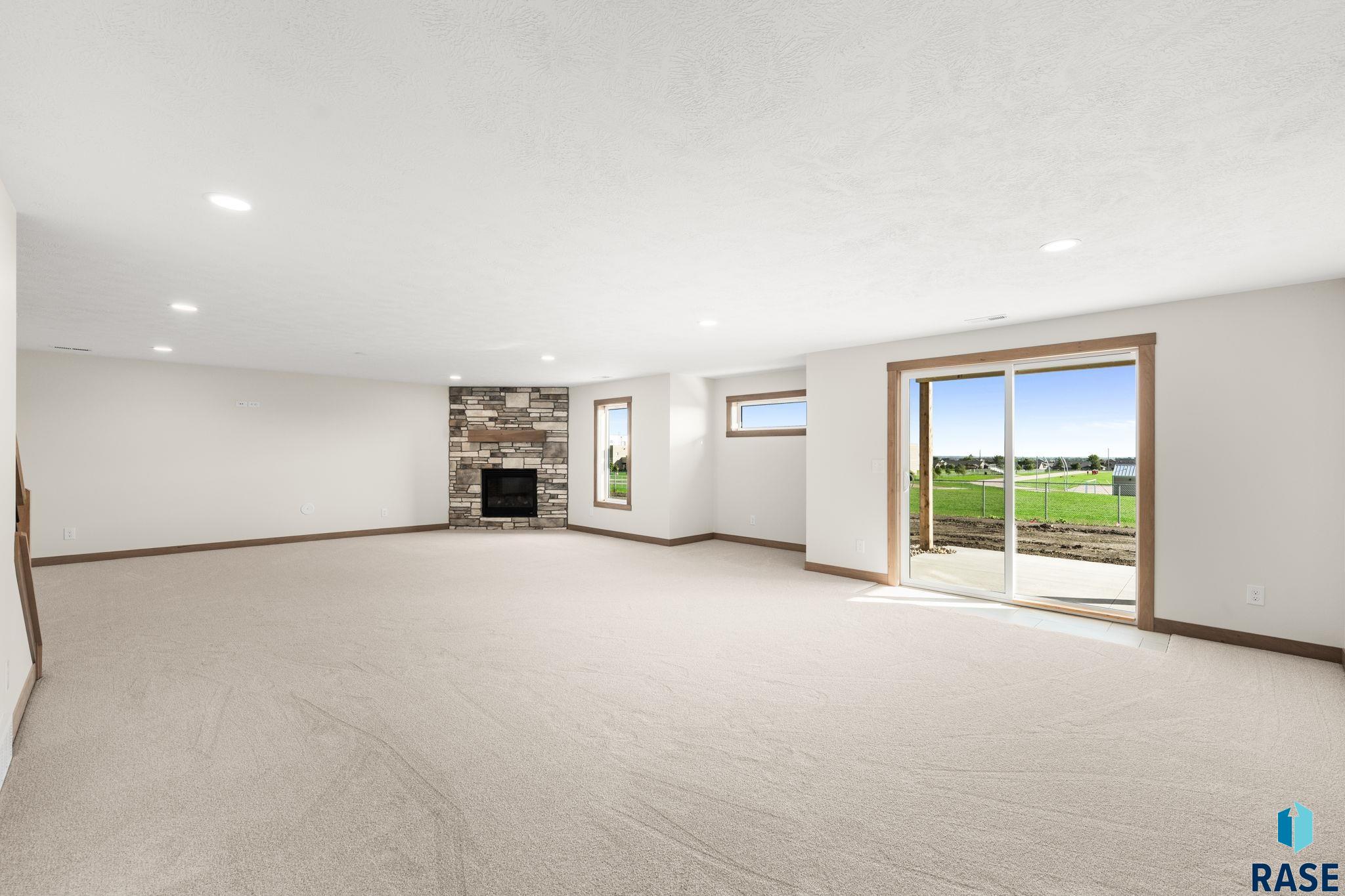 6413 Fieldview St, Sioux Falls