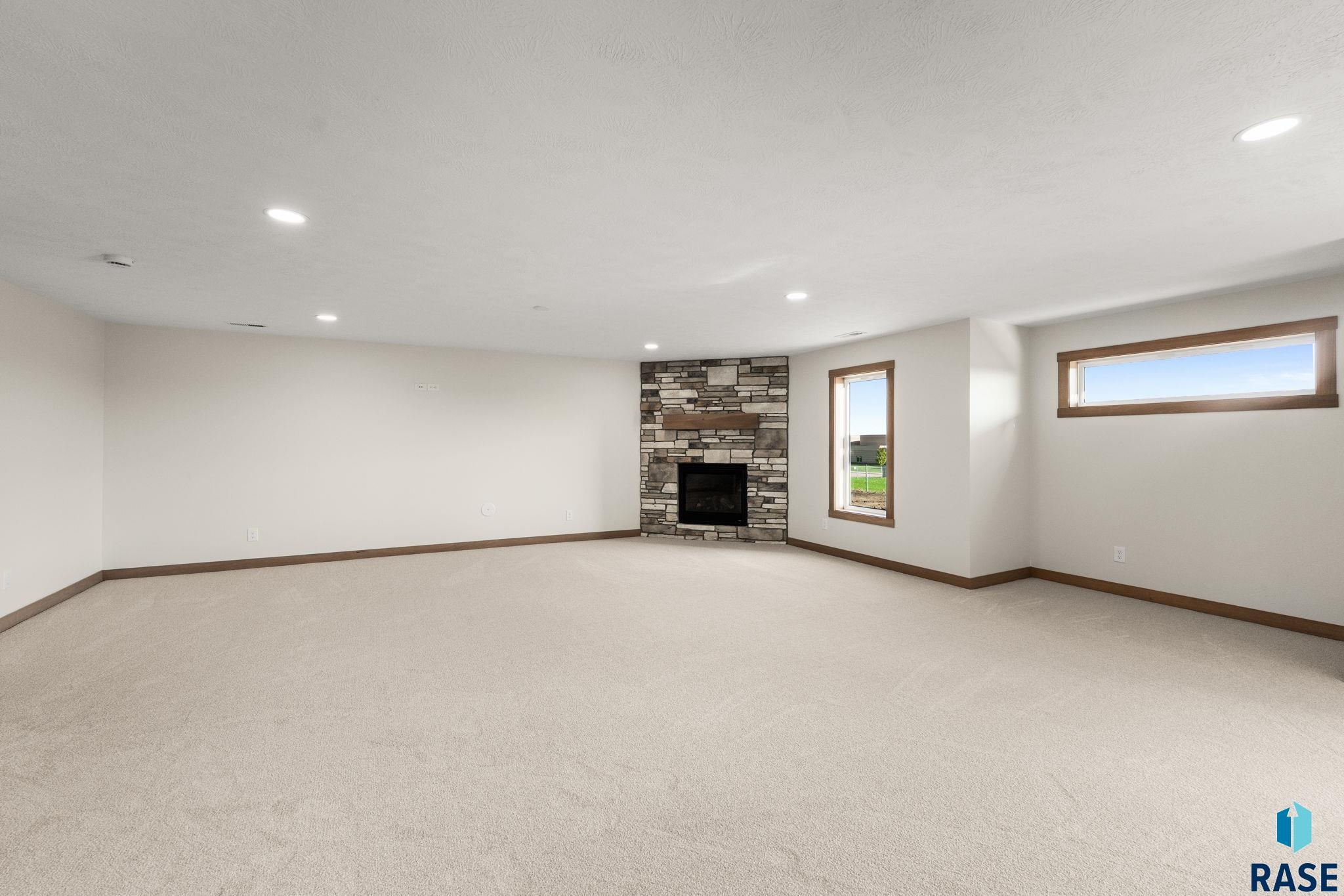 6413 Fieldview St, Sioux Falls