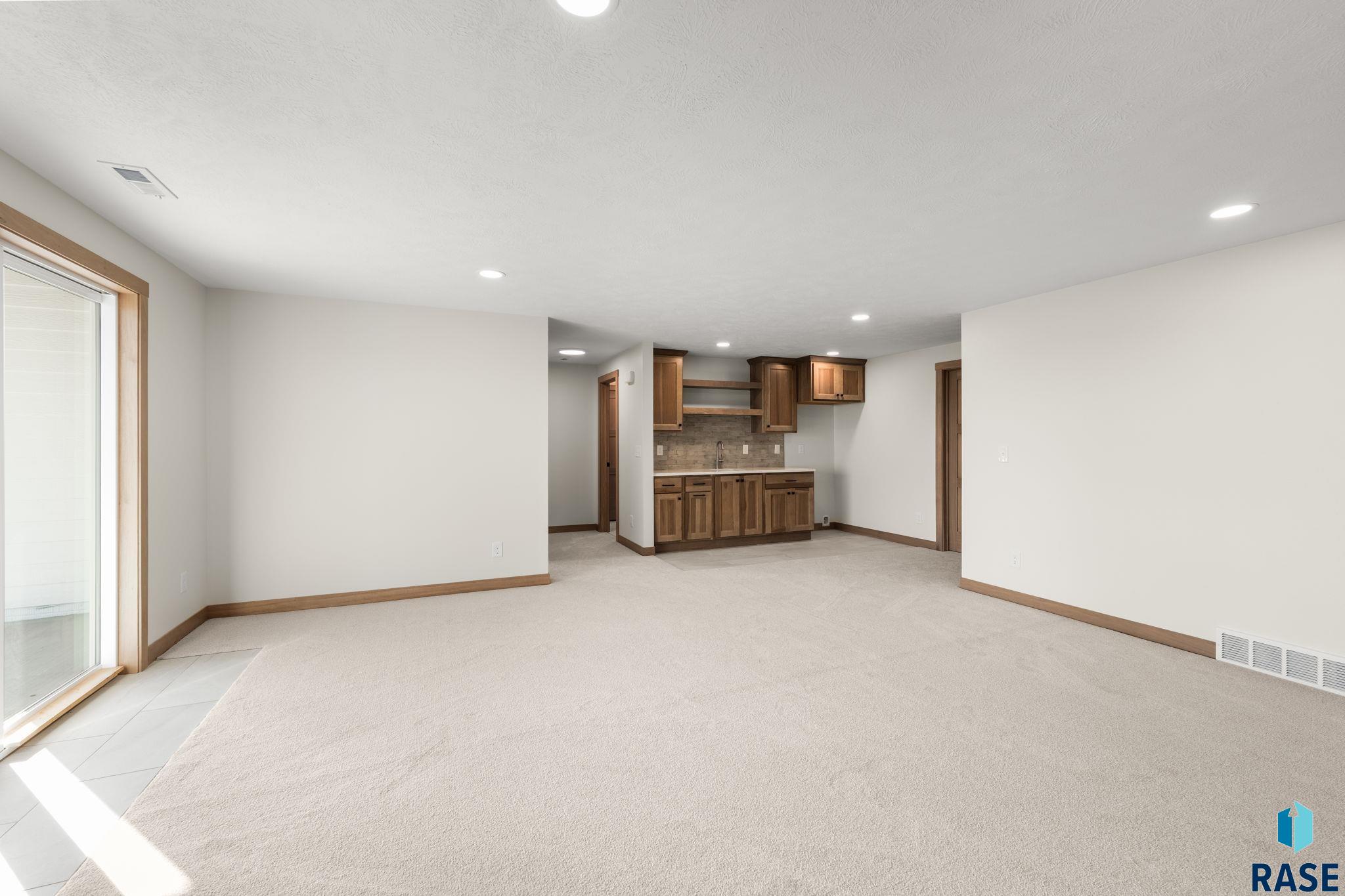 6413 Fieldview St, Sioux Falls