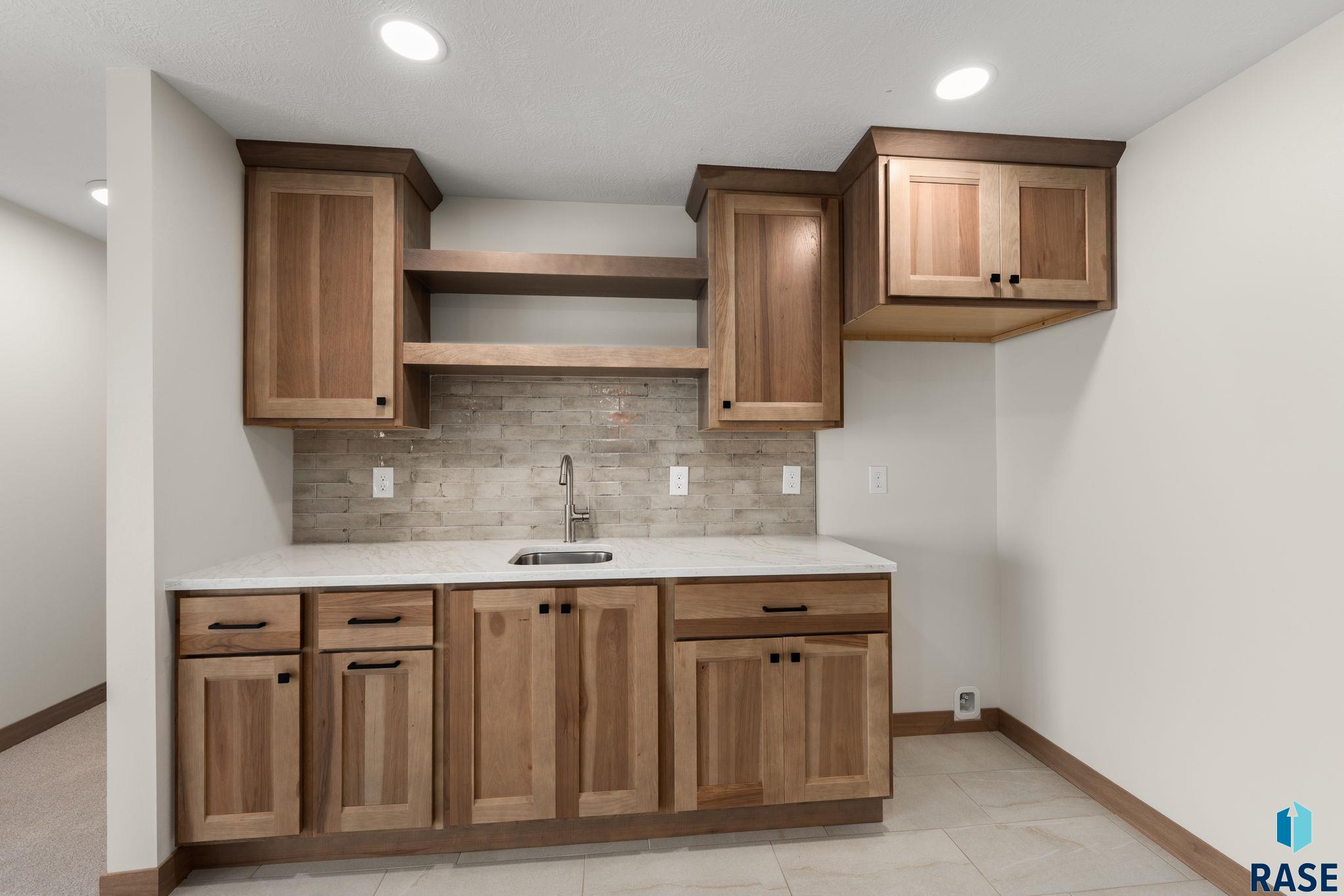 6413 Fieldview St, Sioux Falls