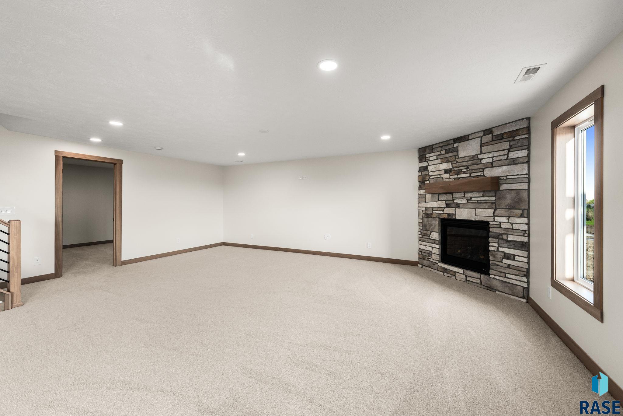 6413 Fieldview St, Sioux Falls