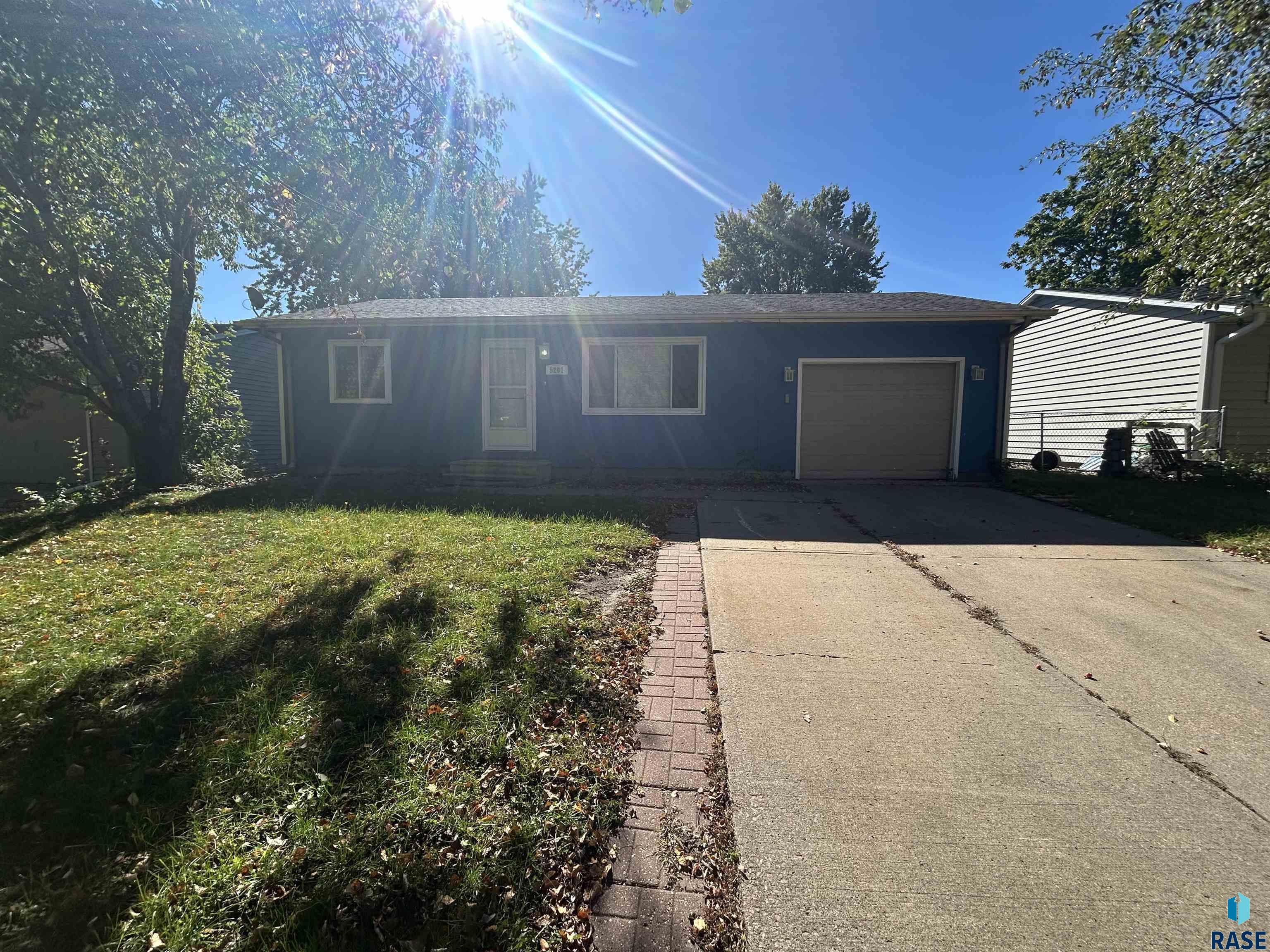 5201 E 16th St, Sioux Falls