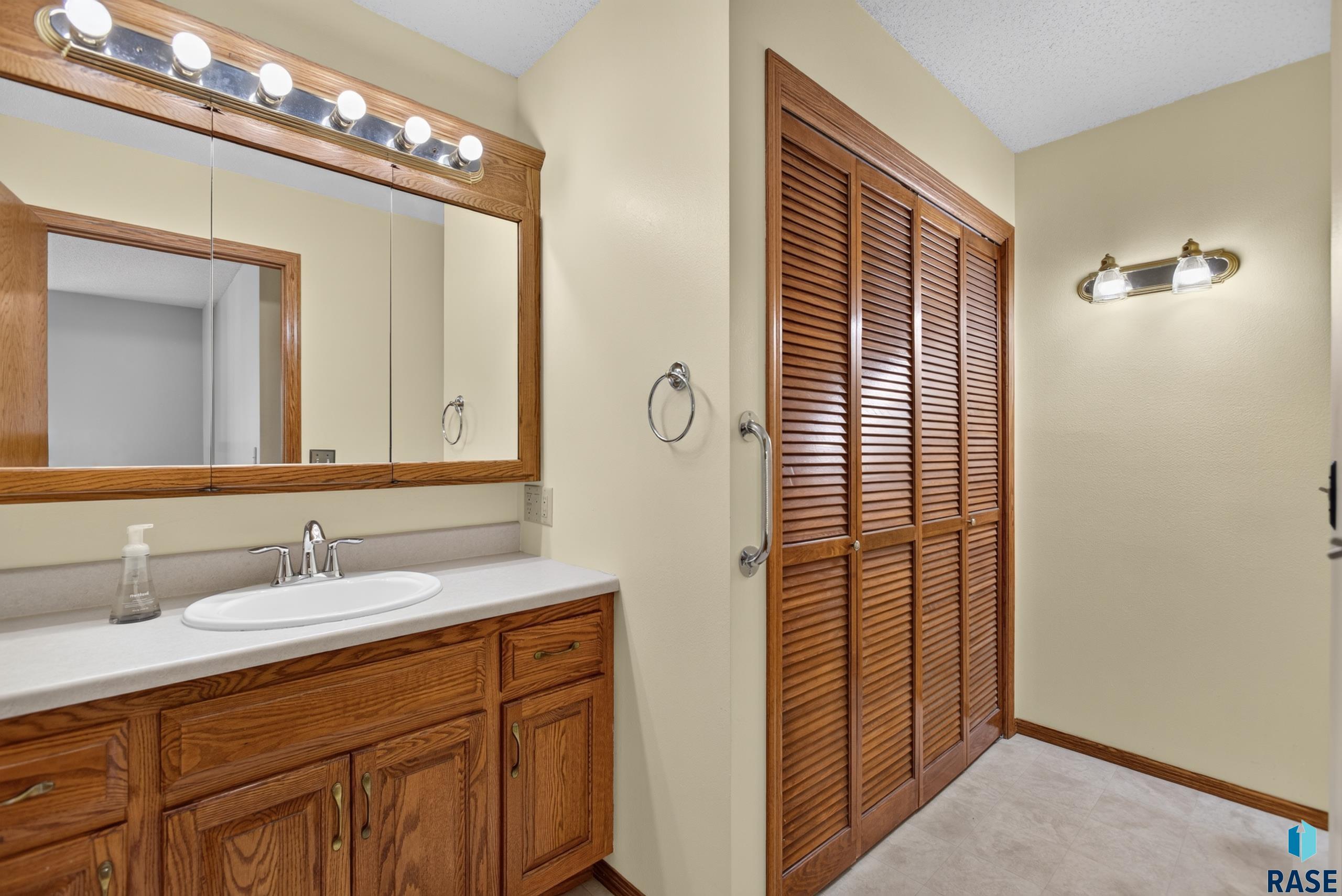 2012 Leah Cir, Sioux Falls