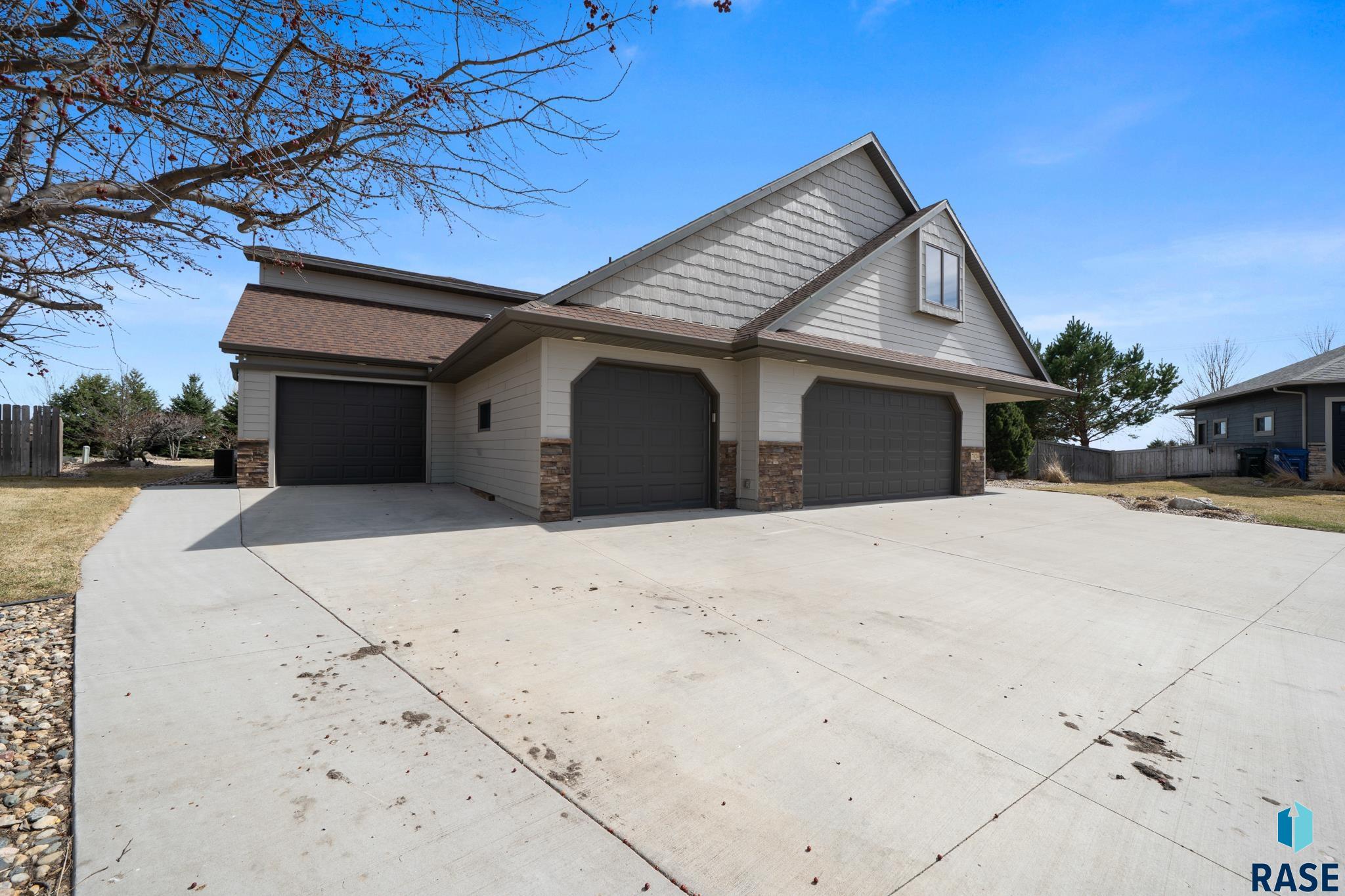 7624 Courtyard Cir, Sioux Falls