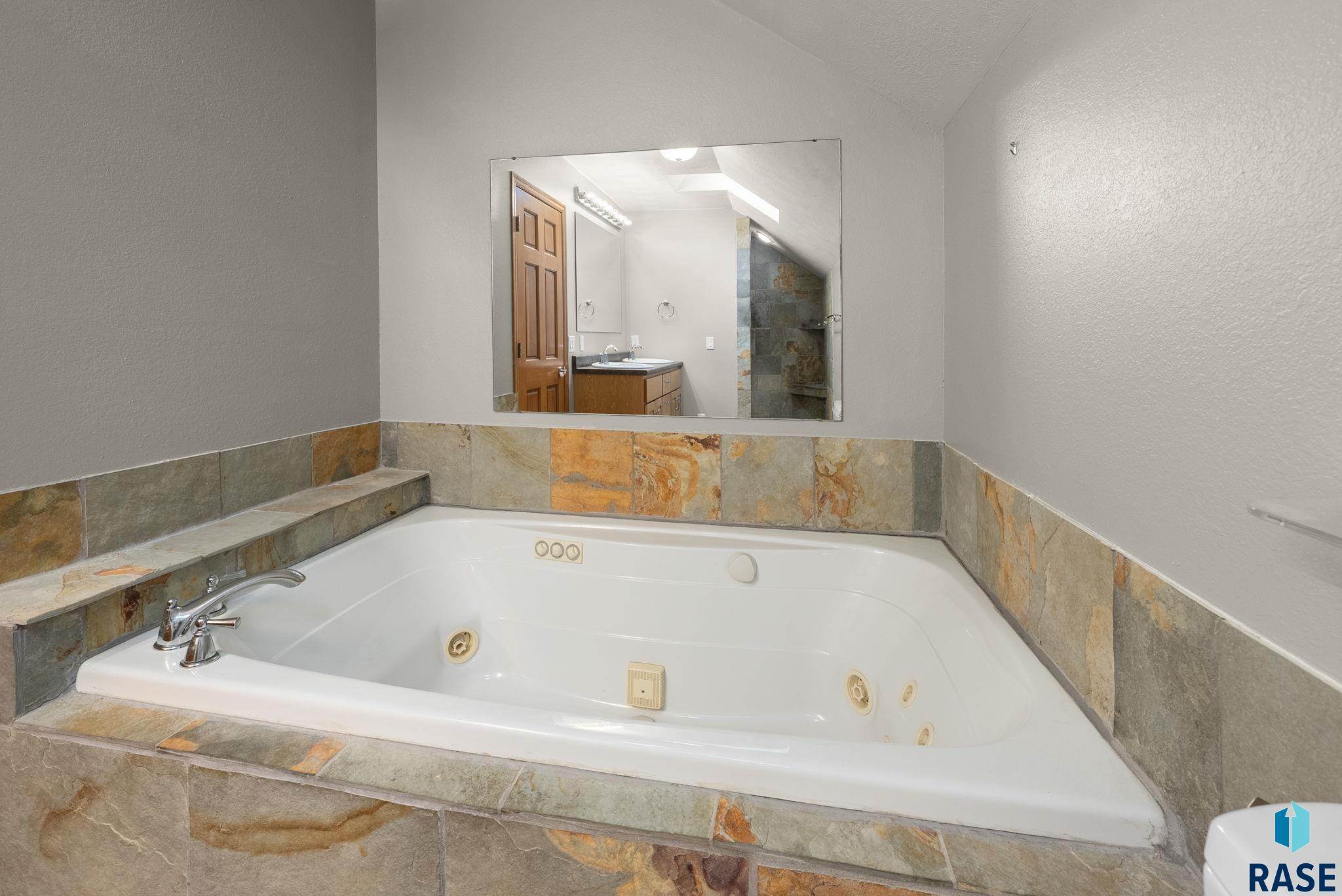 7624 Courtyard Cir, Sioux Falls