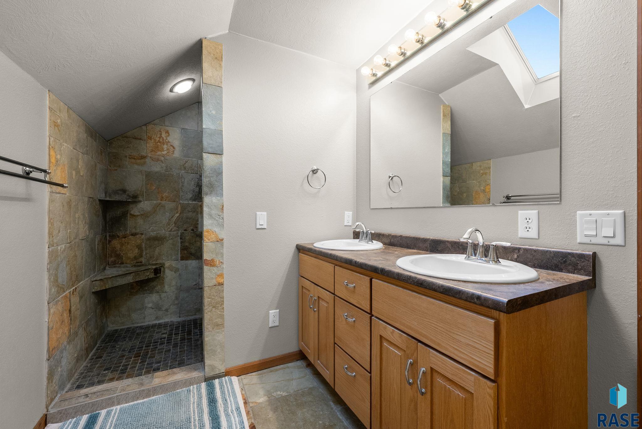 7624 Courtyard Cir, Sioux Falls