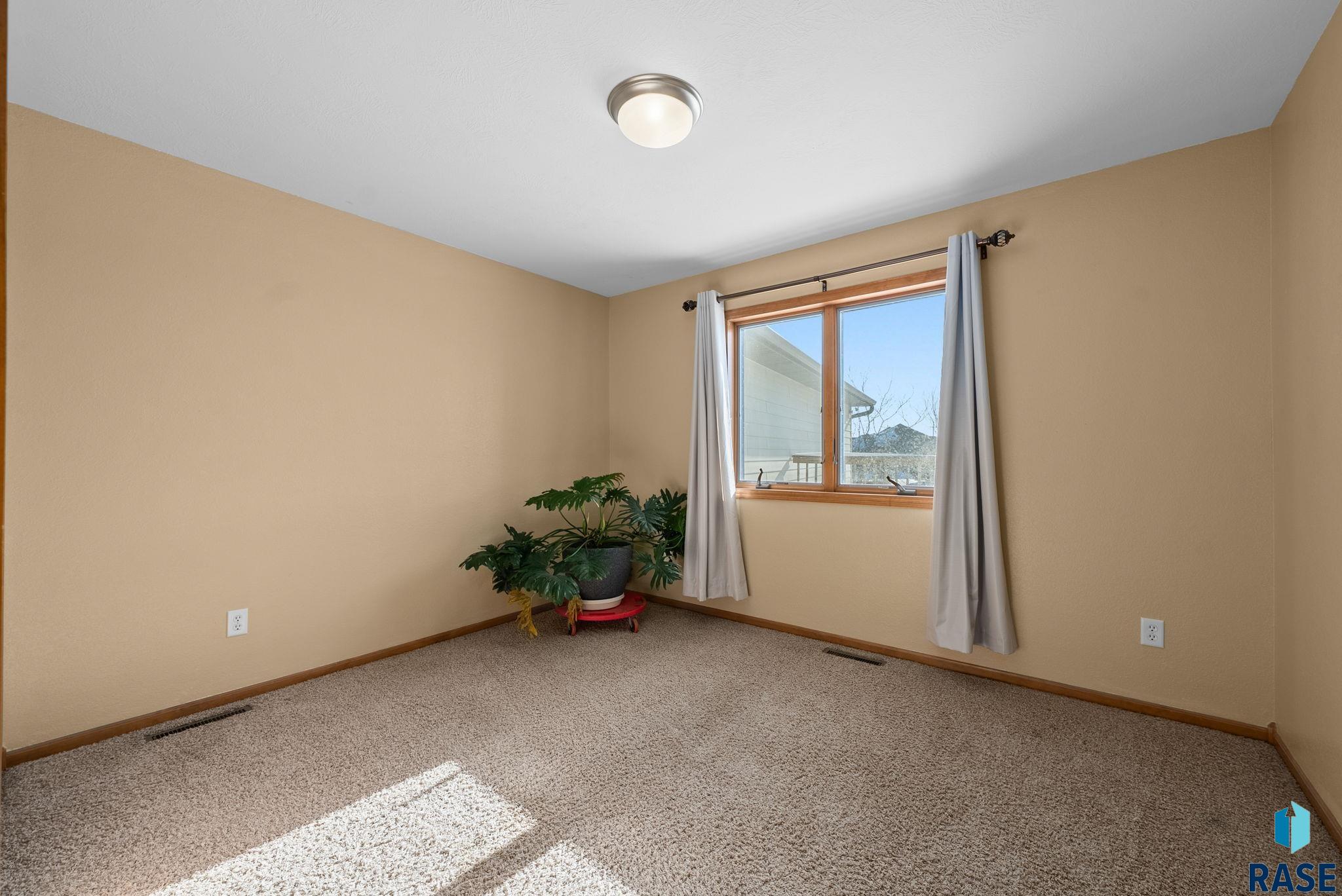 7624 Courtyard Cir, Sioux Falls