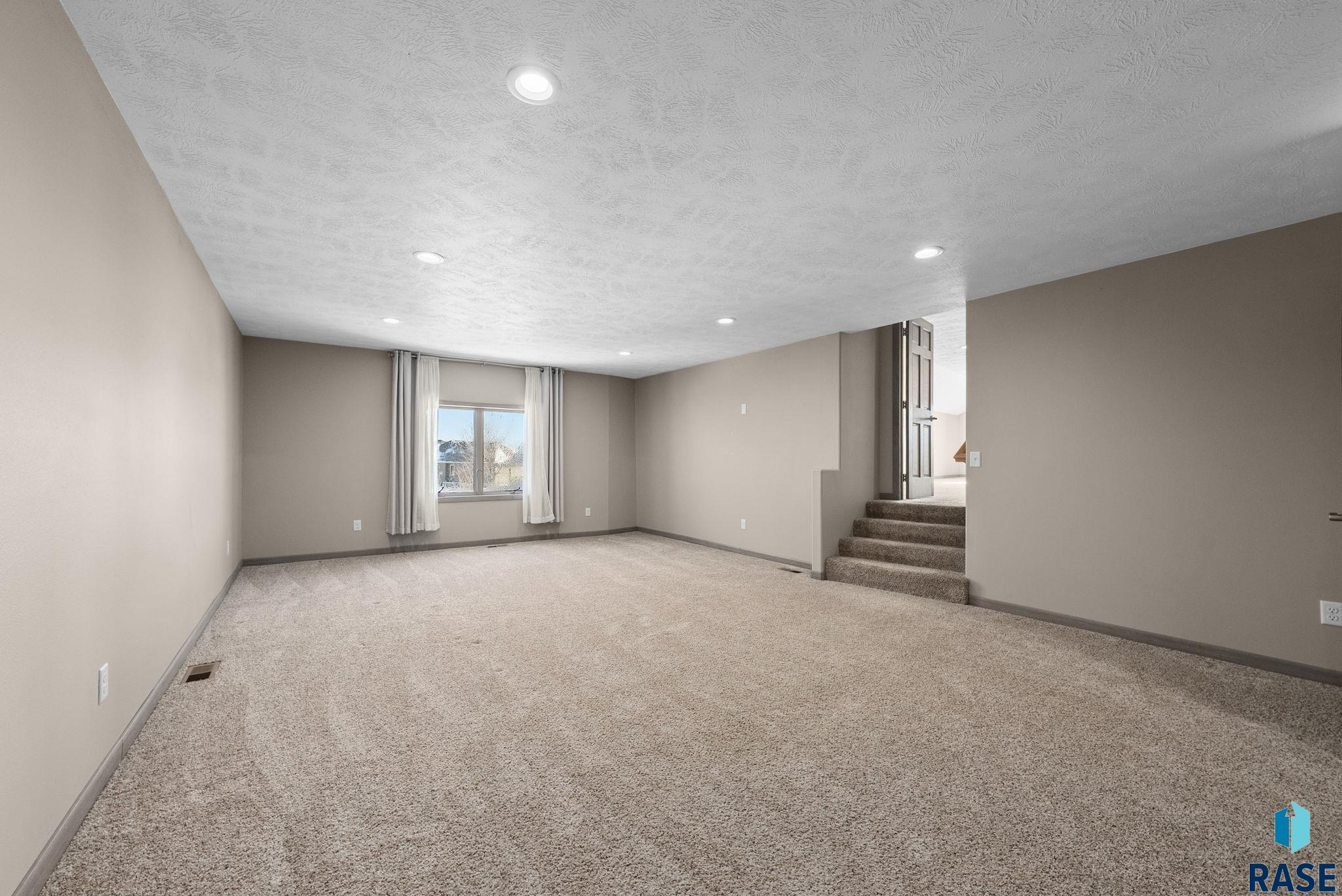 7624 Courtyard Cir, Sioux Falls