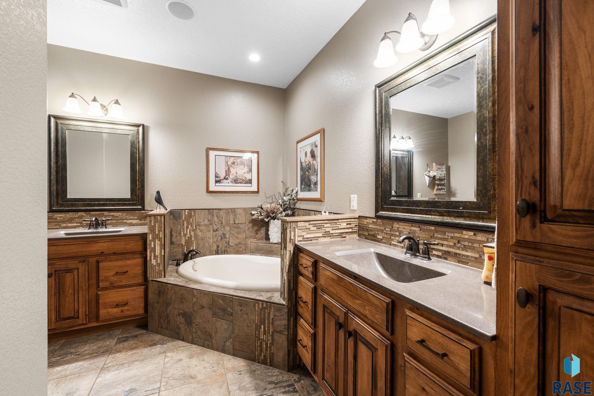 1724 Grand Arbor Cir, Sioux Falls