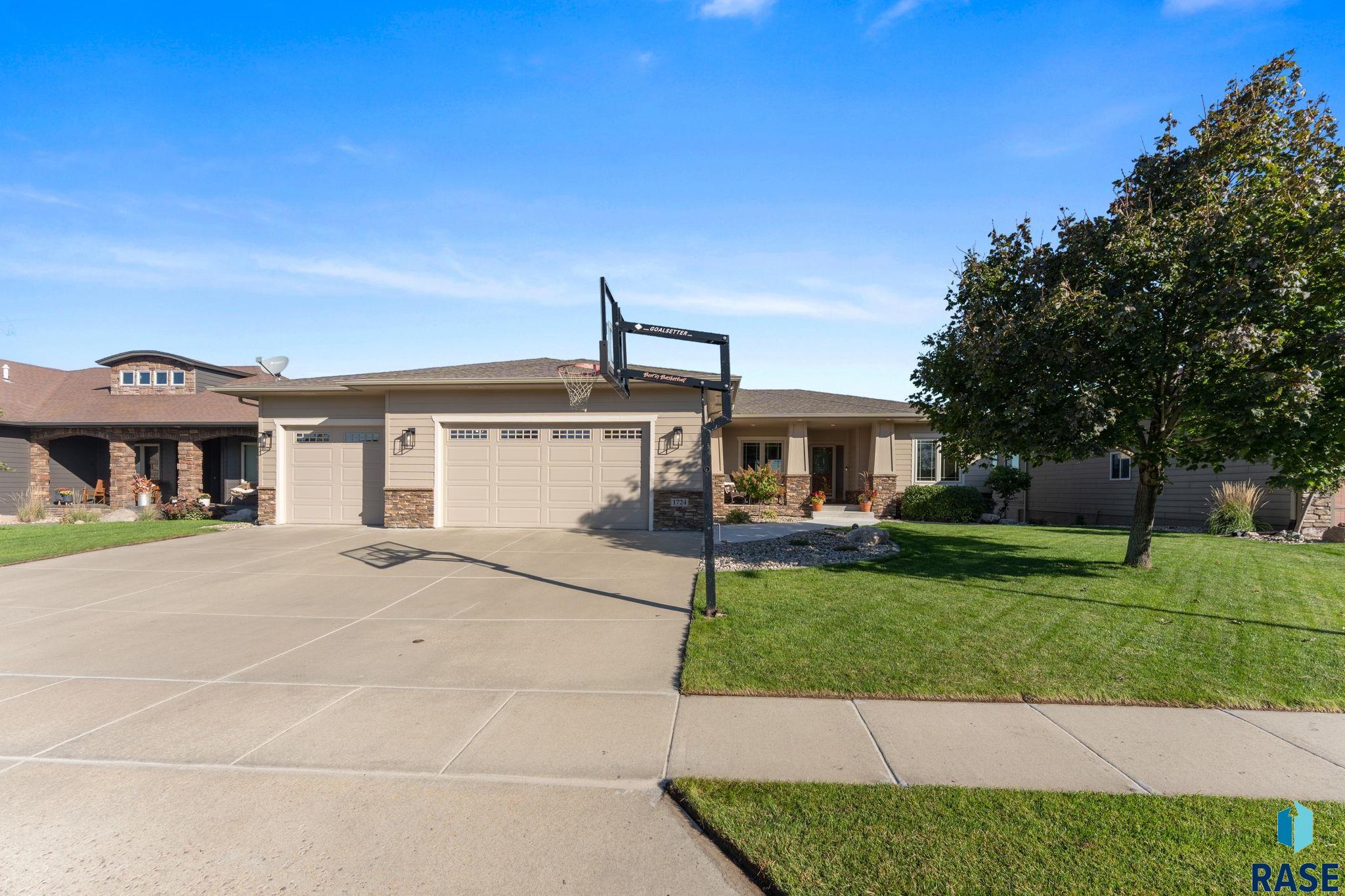 1724 Grand Arbor Cir, Sioux Falls
