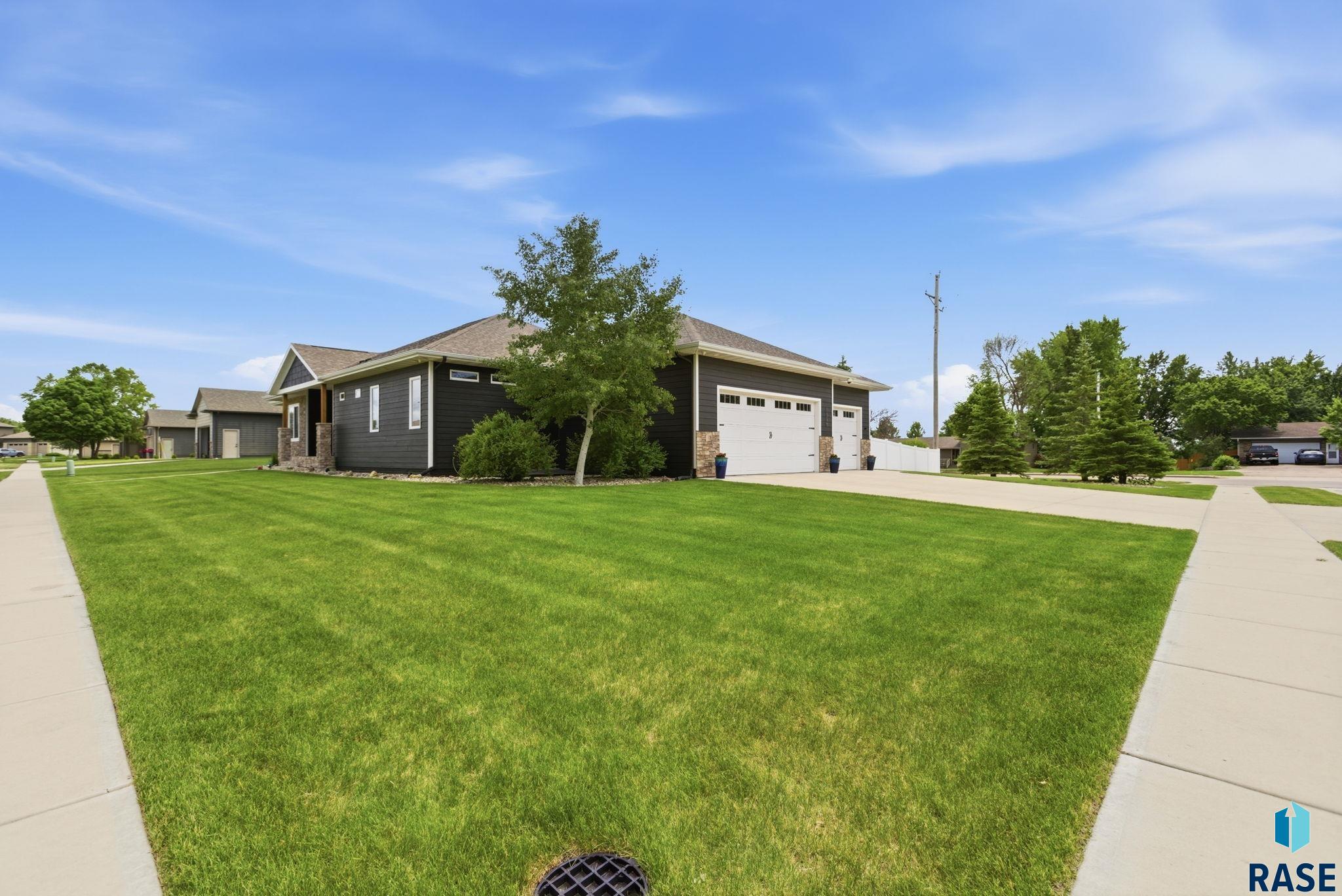 1325 Waterstone Dr, Sioux Falls