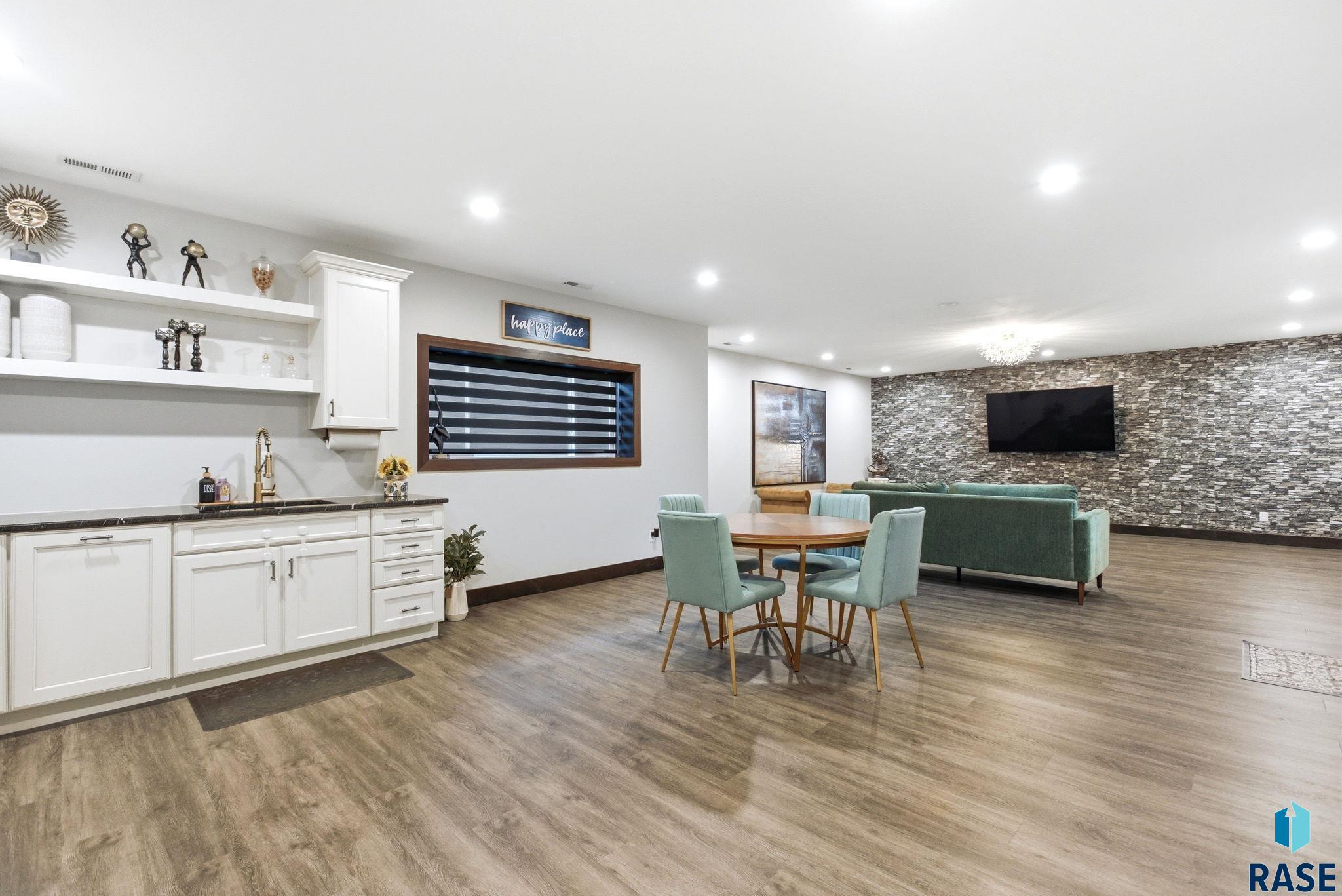 1325 Waterstone Dr, Sioux Falls