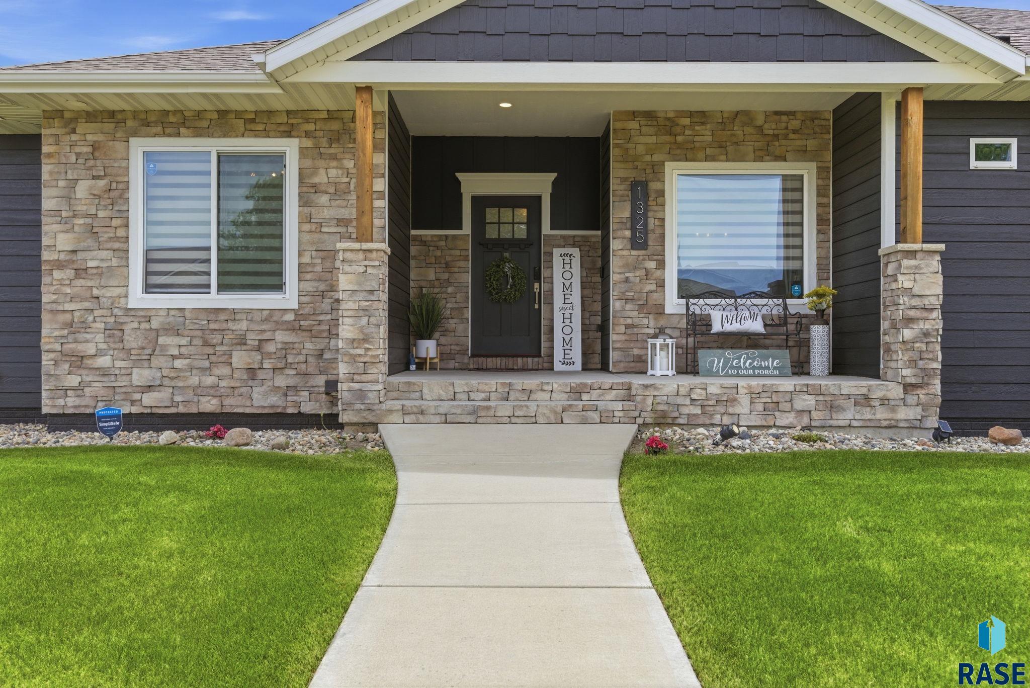 1325 Waterstone Dr, Sioux Falls