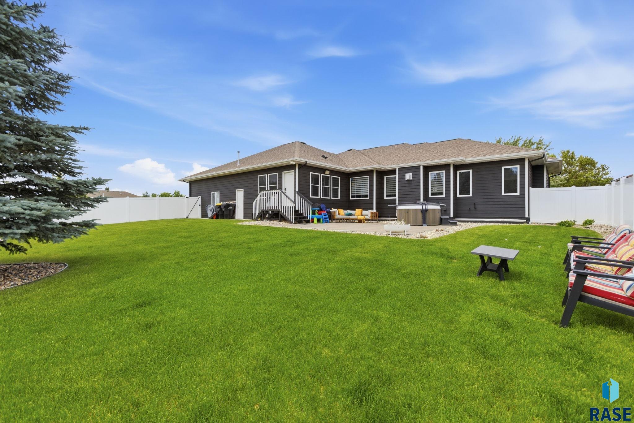 1325 Waterstone Dr, Sioux Falls
