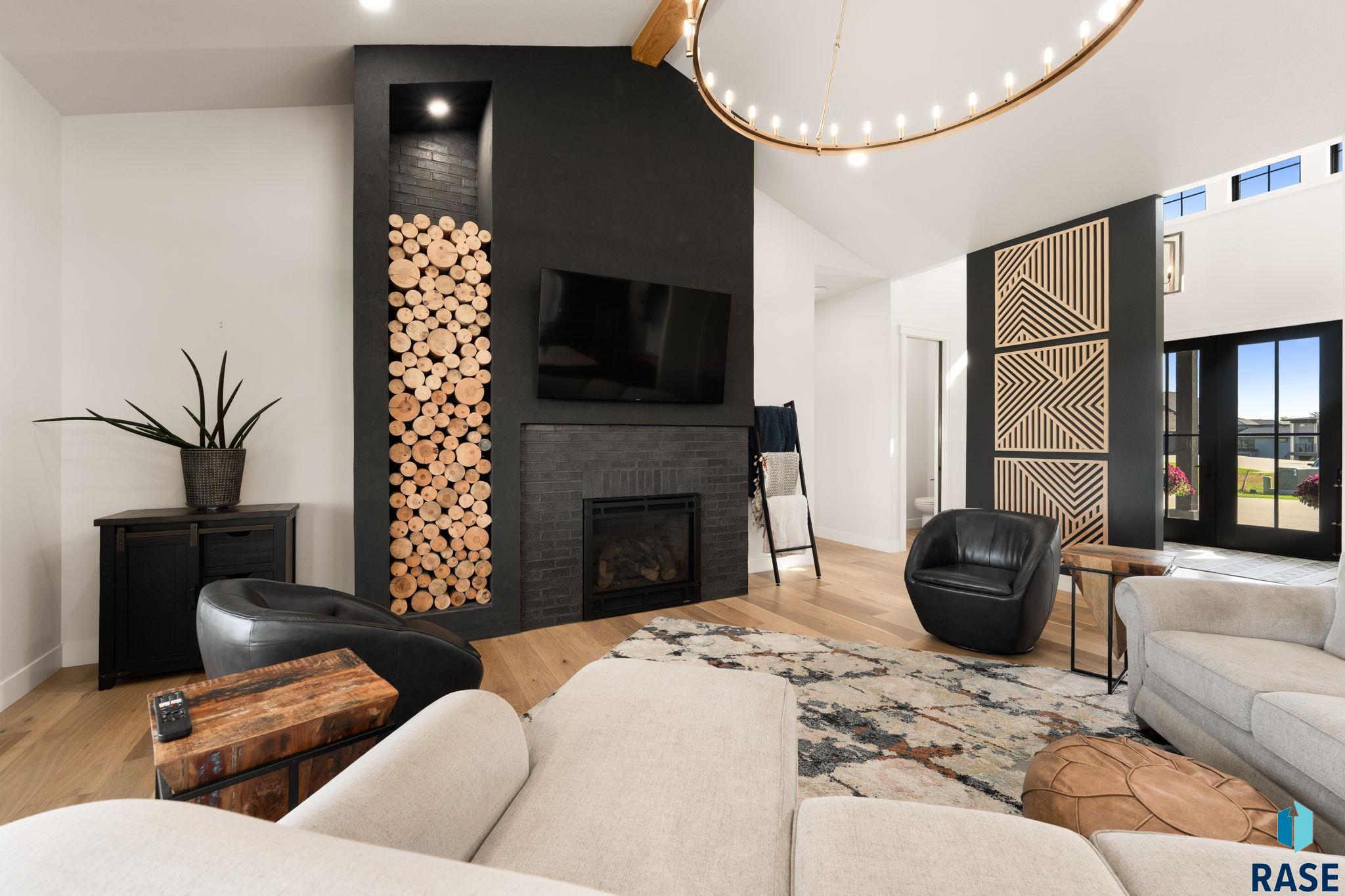 201 Boathouse Cir, Sioux Falls