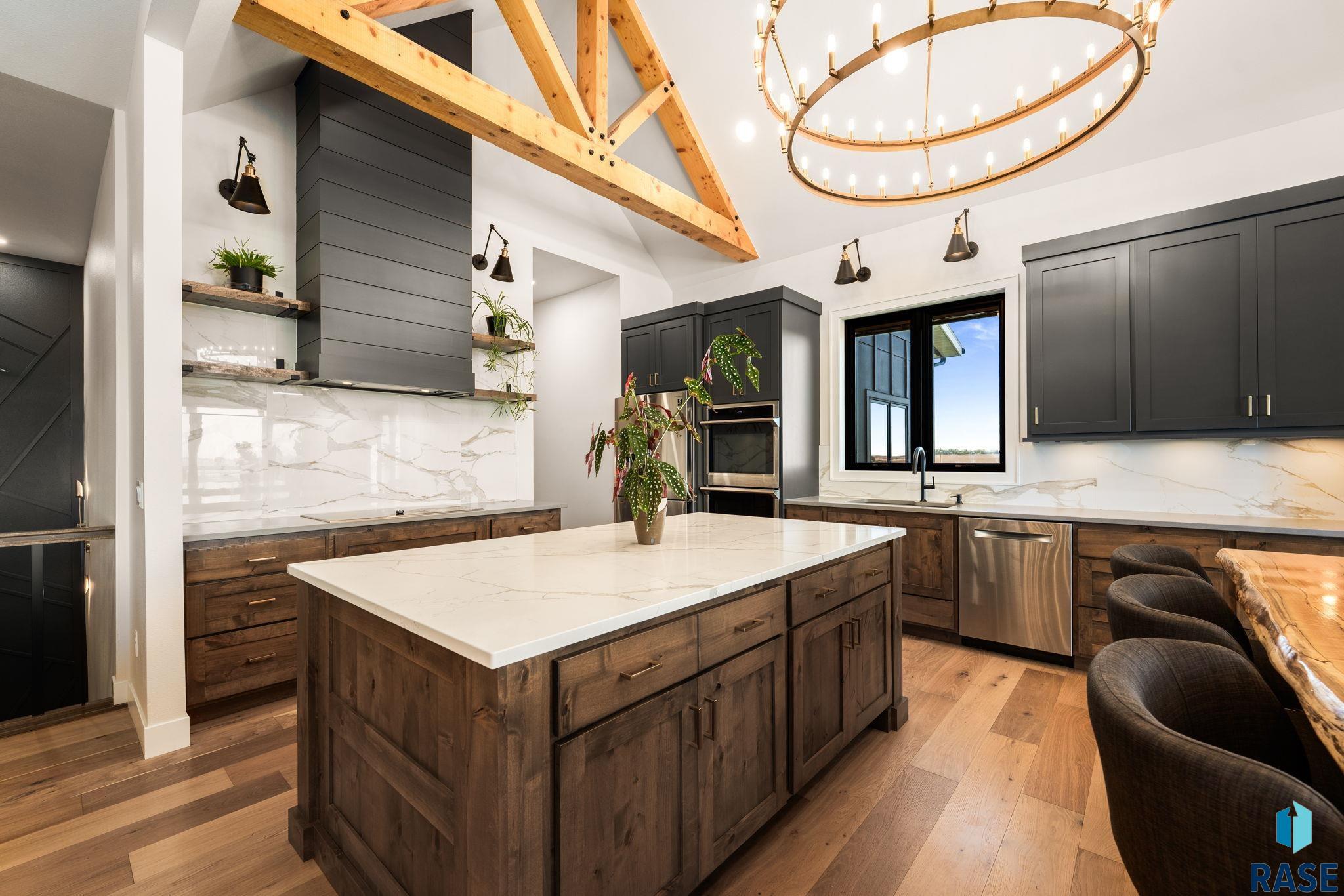201 Boathouse Cir, Sioux Falls