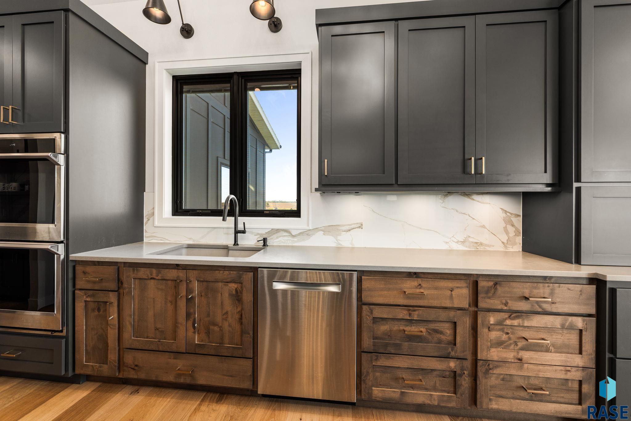 201 Boathouse Cir, Sioux Falls