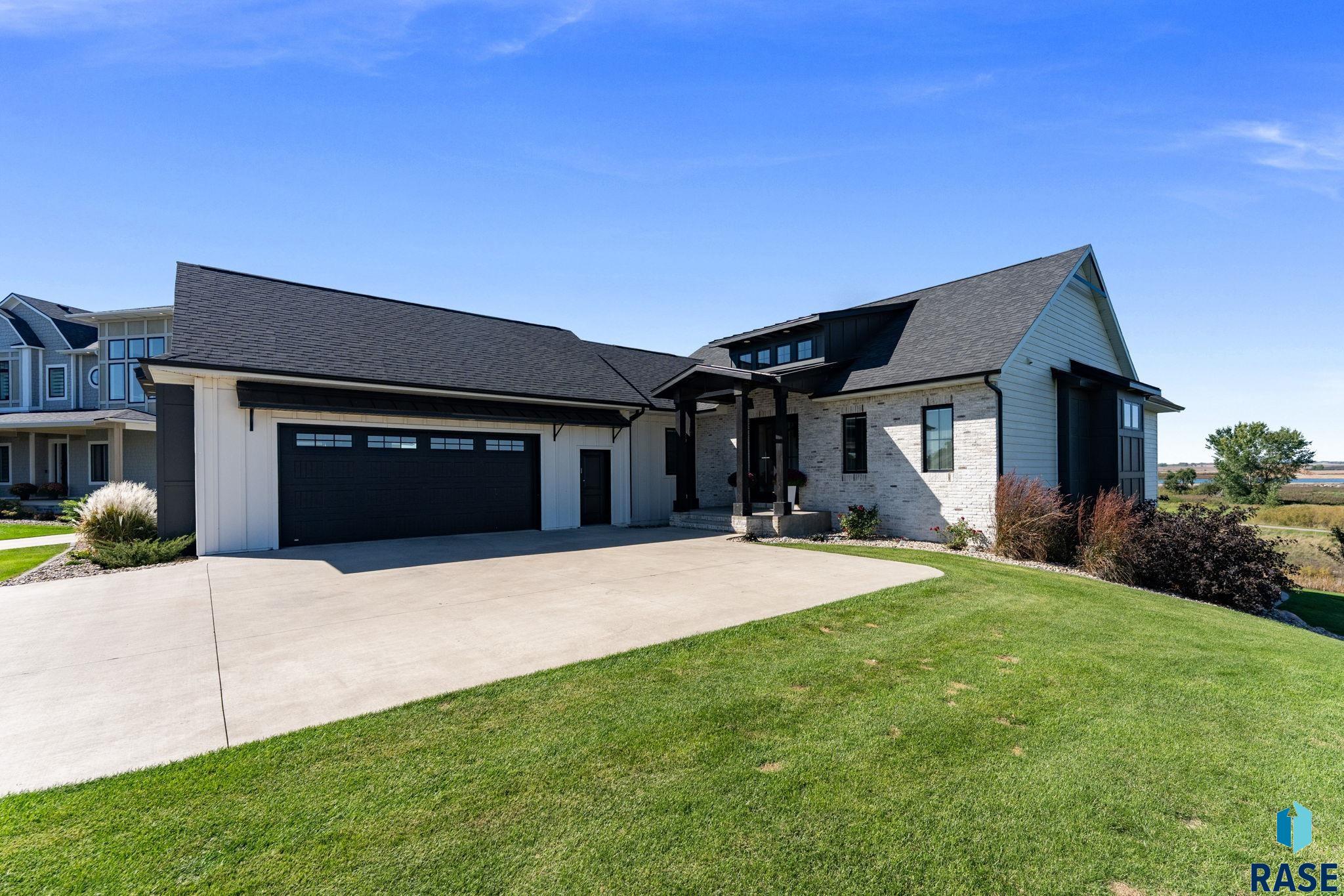 201 Boathouse Cir, Sioux Falls